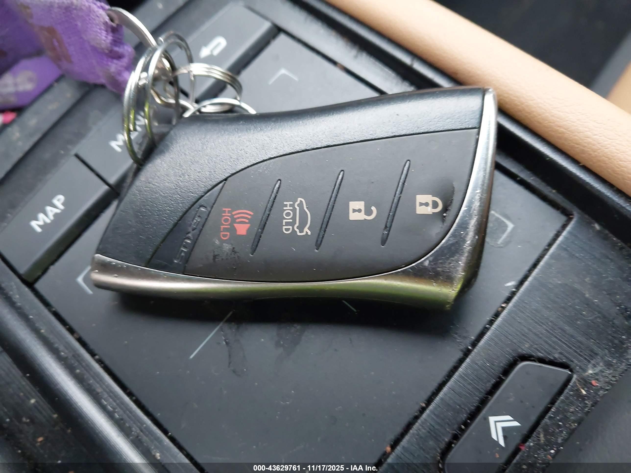 LEXUS ES image 11
