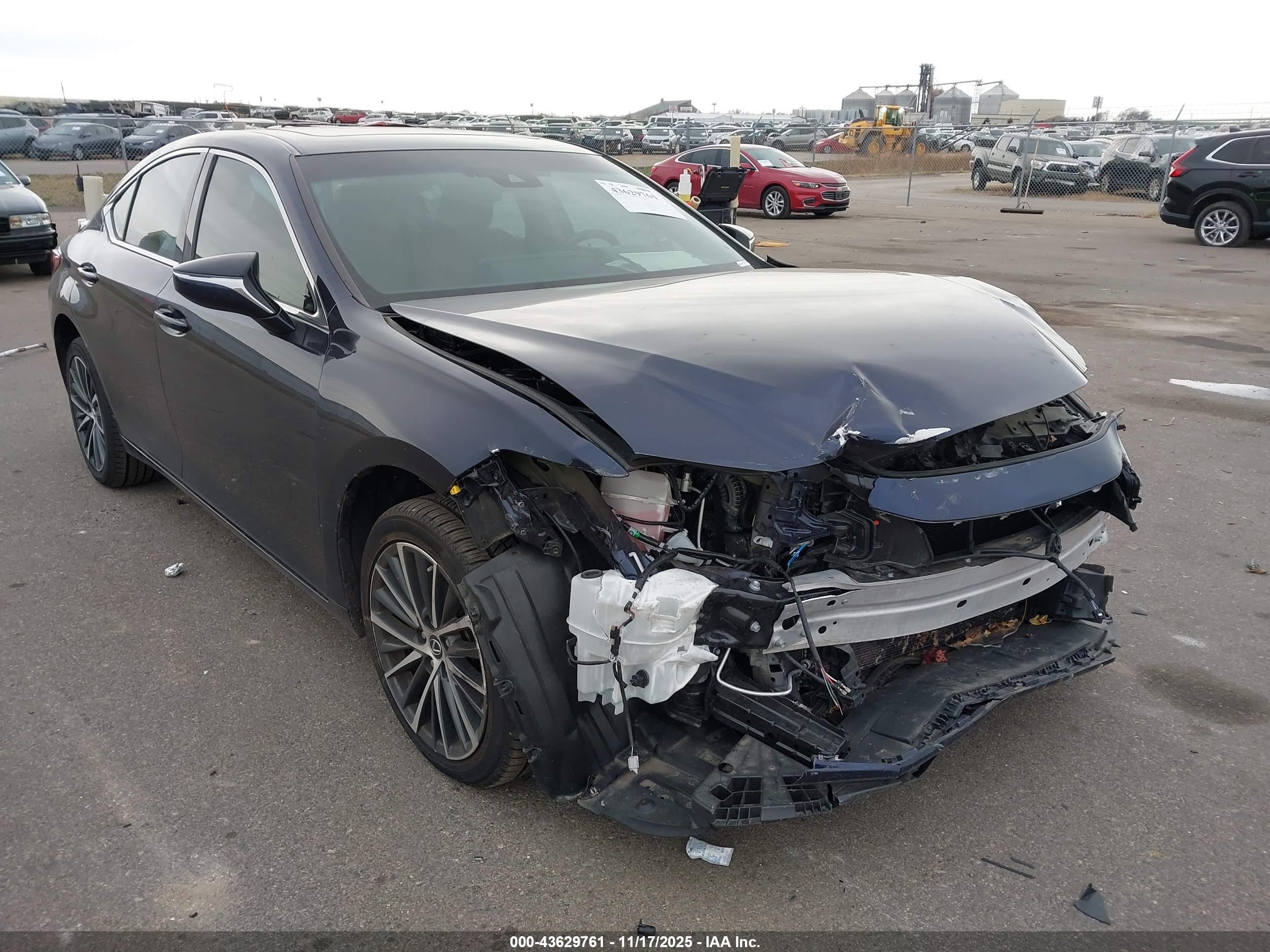 LEXUS ES image 6