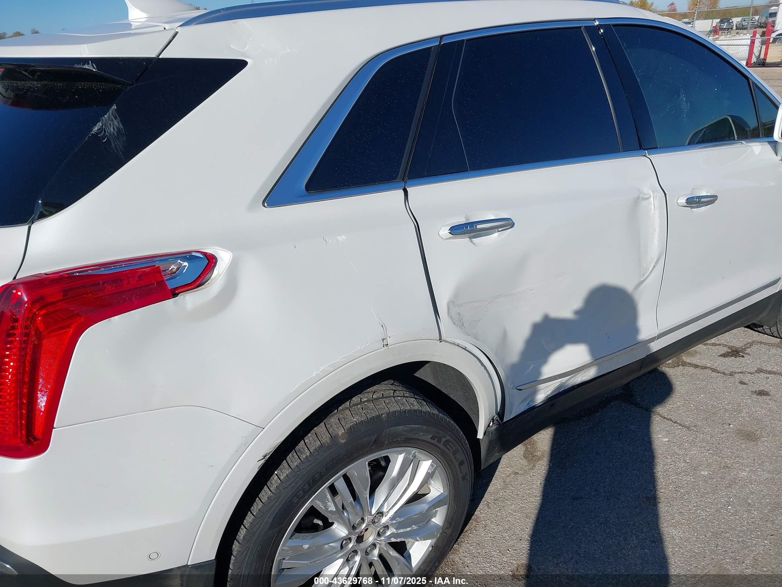 CADILLAC XT5 image 6