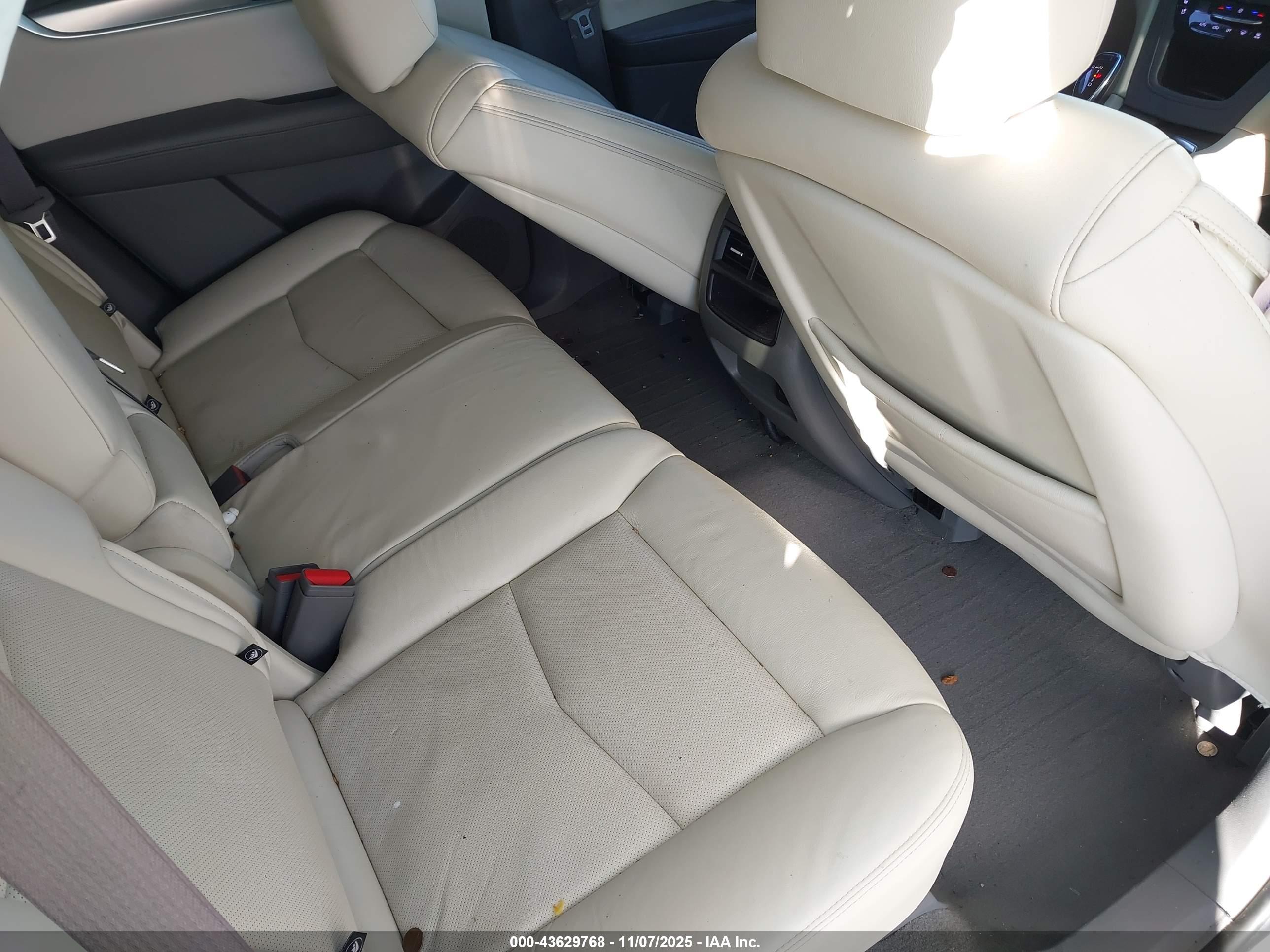 CADILLAC XT5 image 8