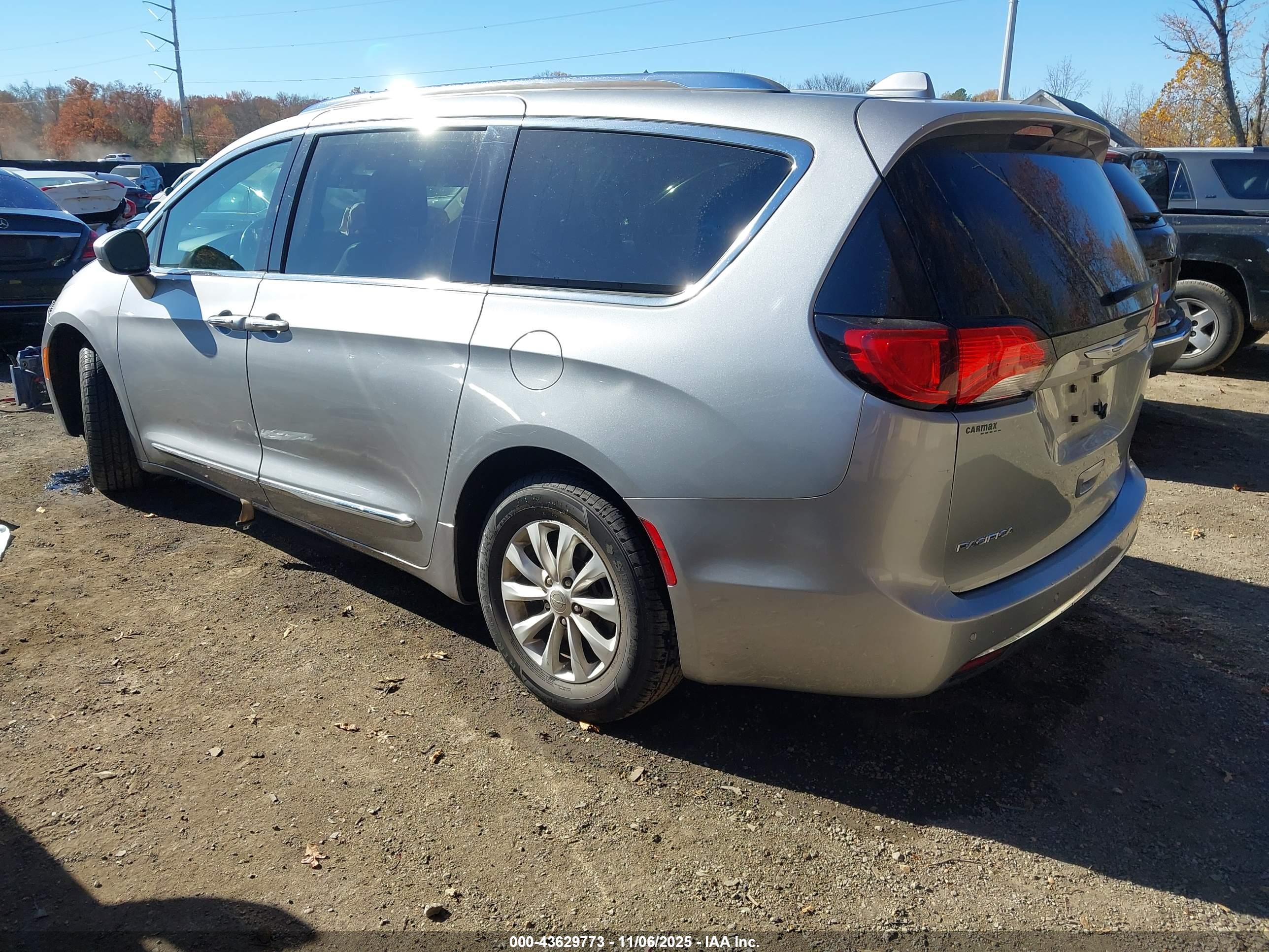 CHRYSLER PACIFICA image 3