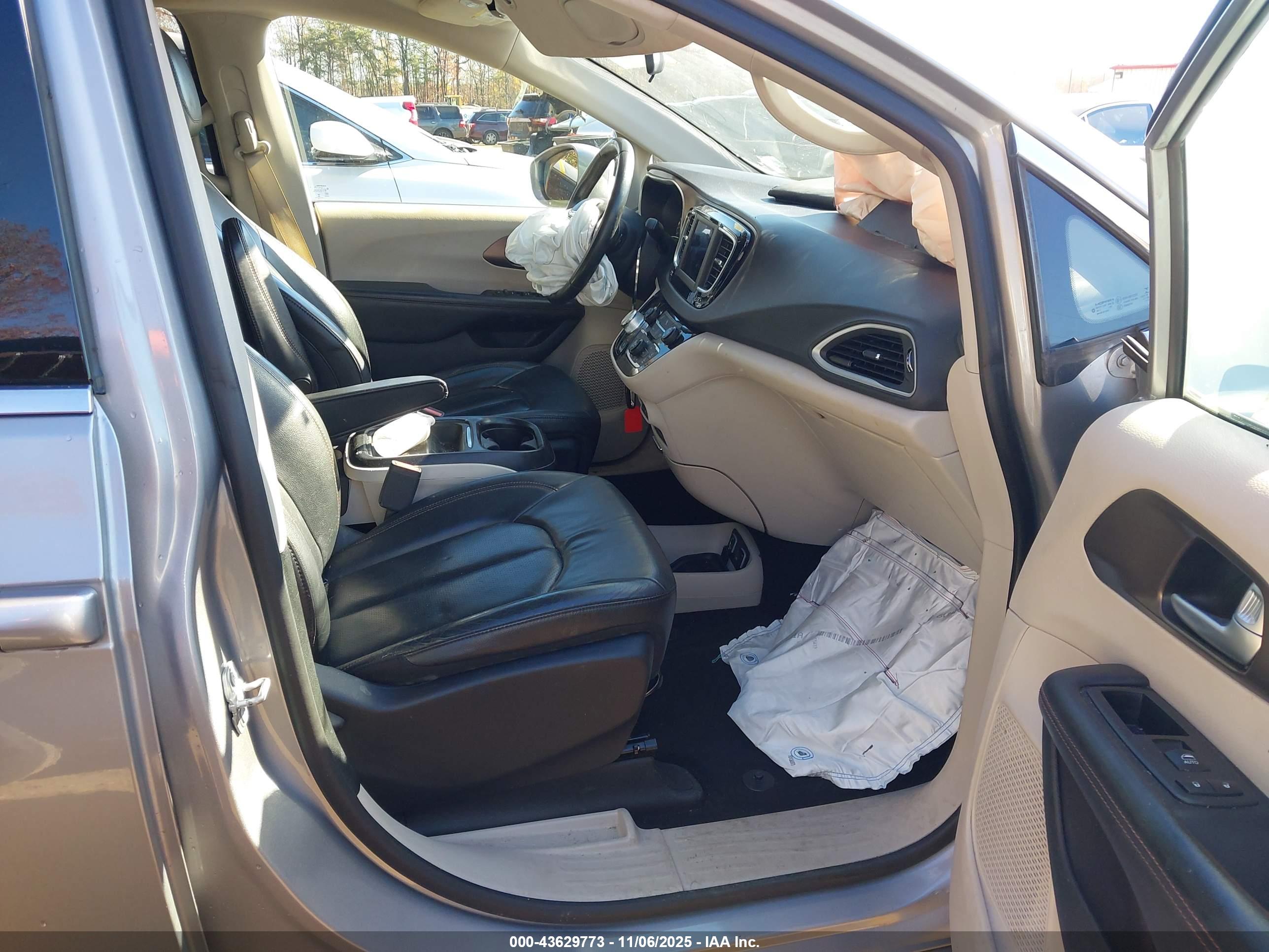 CHRYSLER PACIFICA image 5