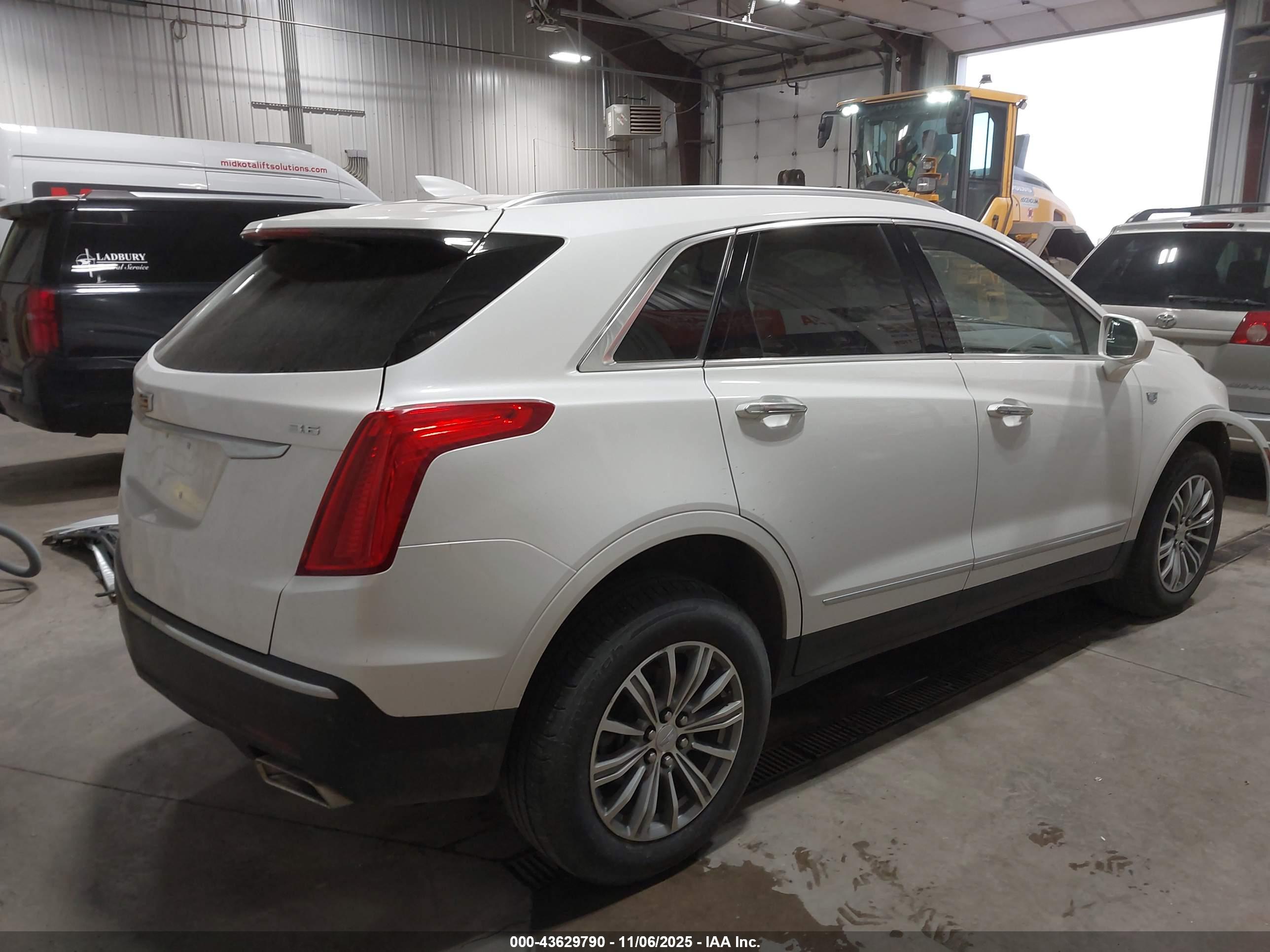 CADILLAC XT5 image 4