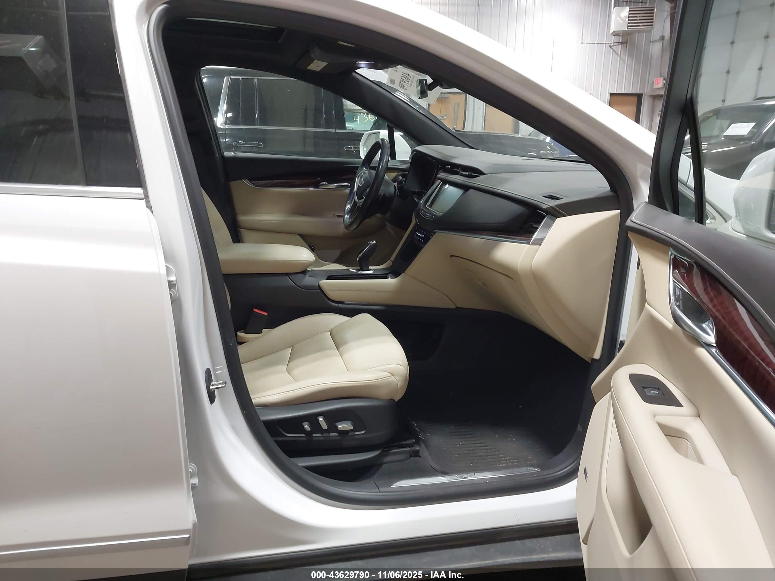 CADILLAC XT5 image 5