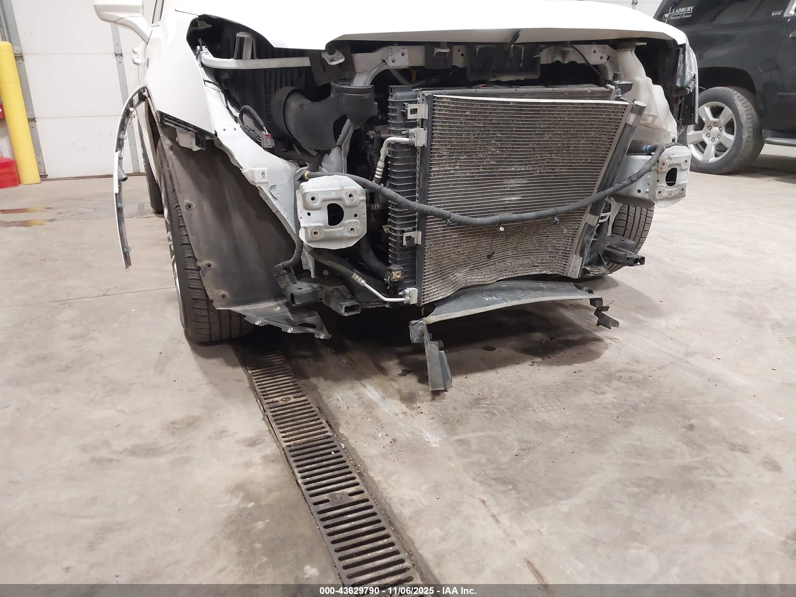 CADILLAC XT5 image 6