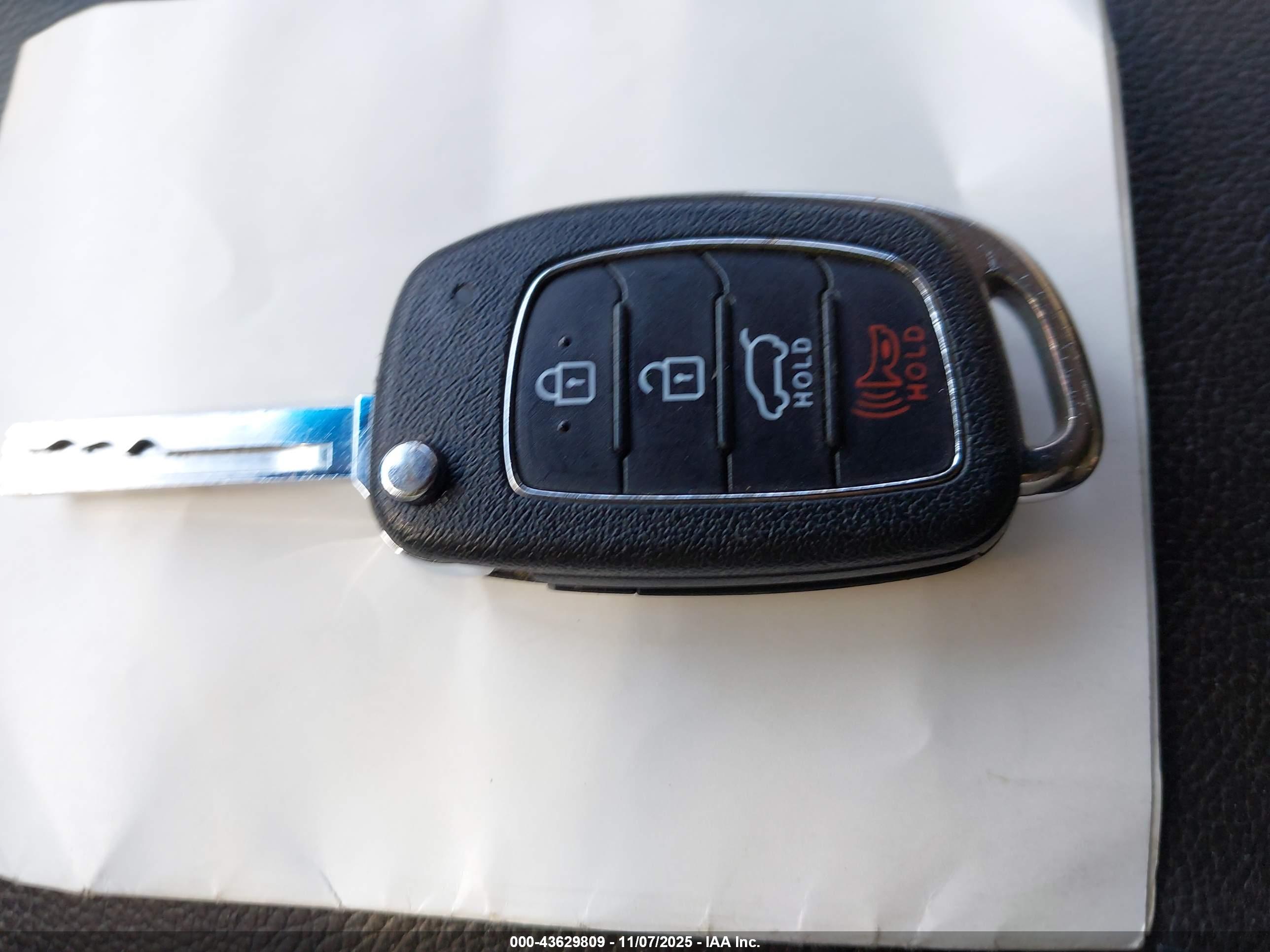 HYUNDAI SANTA image 11