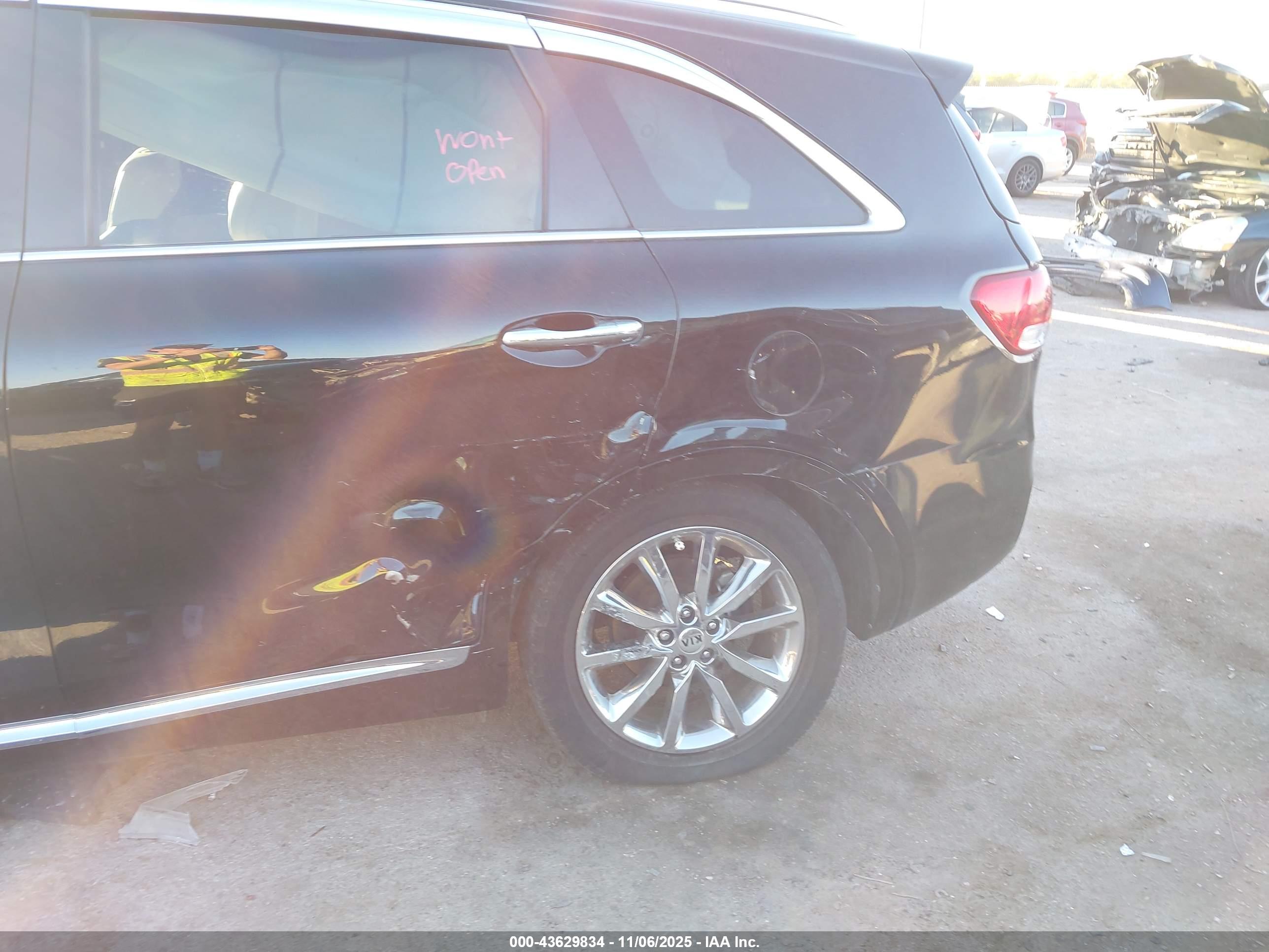 KIA SORENTO image 6
