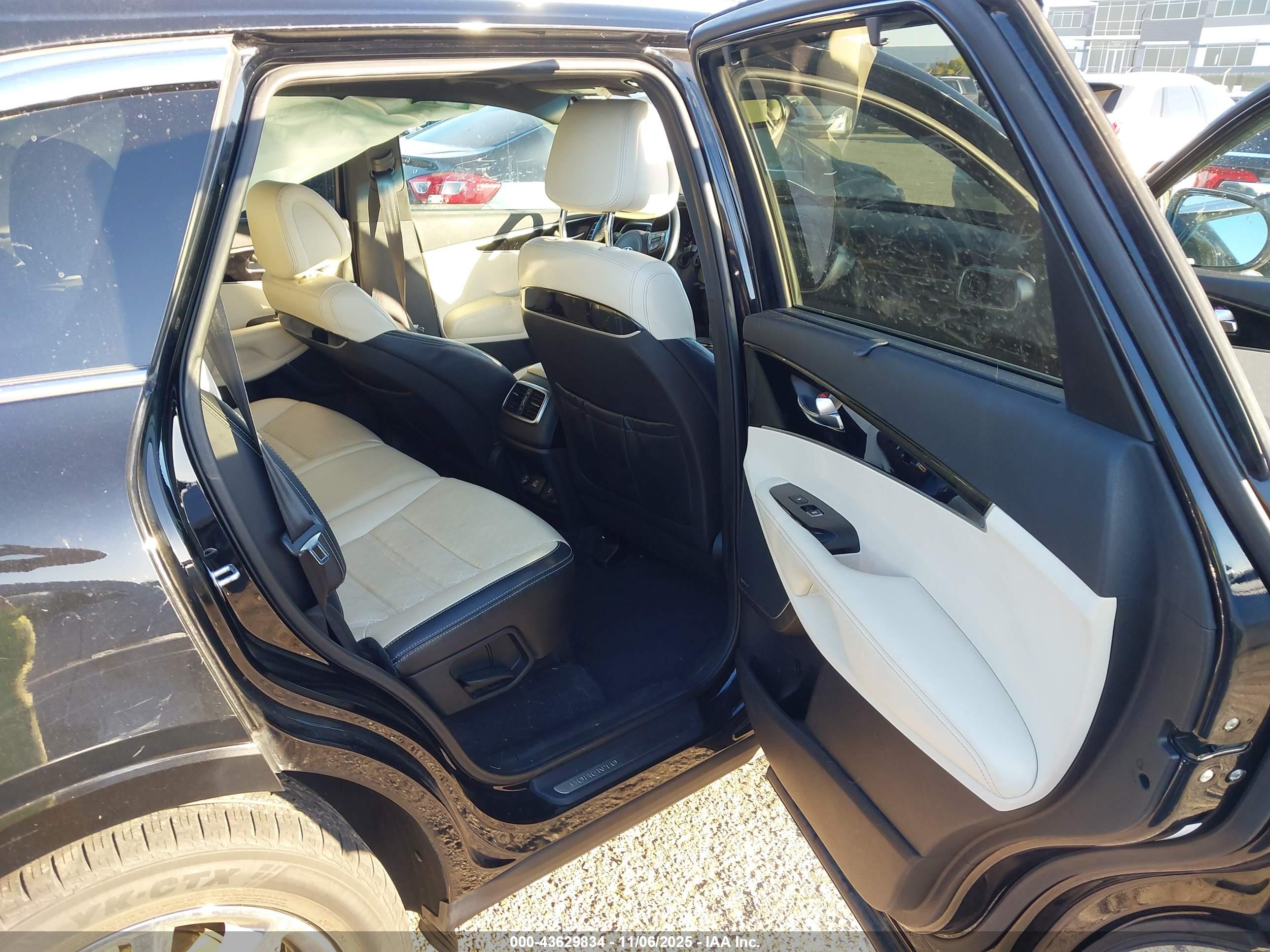 KIA SORENTO image 8