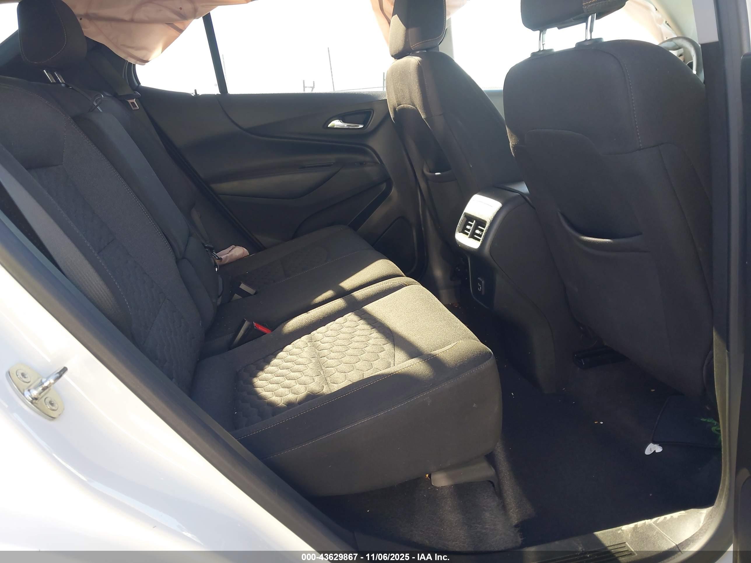 CHEVROLET EQUINOX image 8