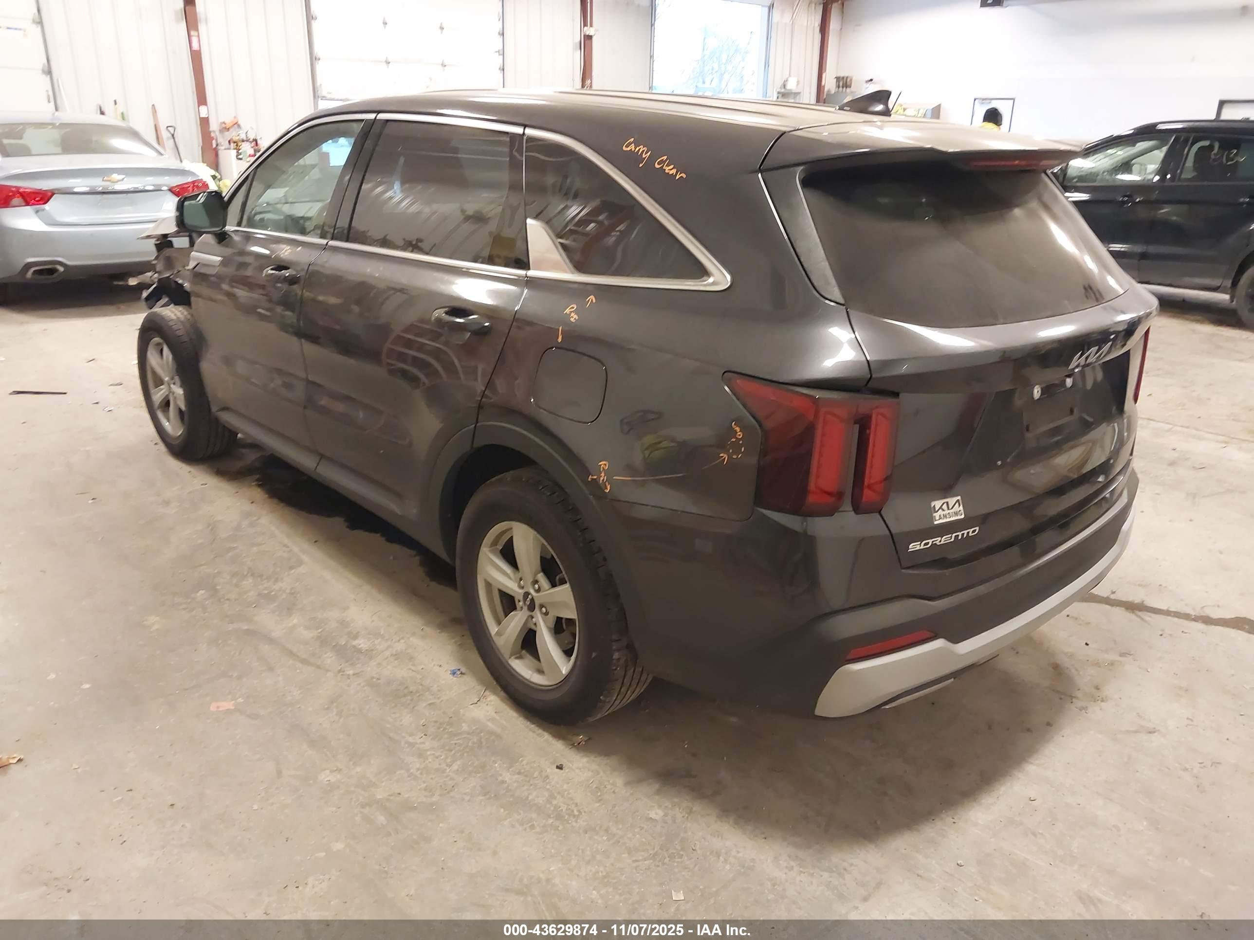 KIA SORENTO image 3