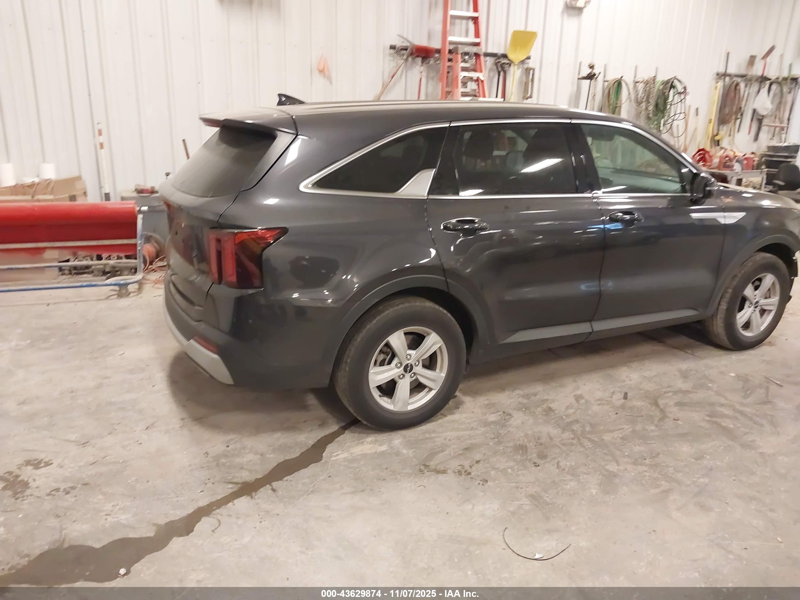 KIA SORENTO image 4