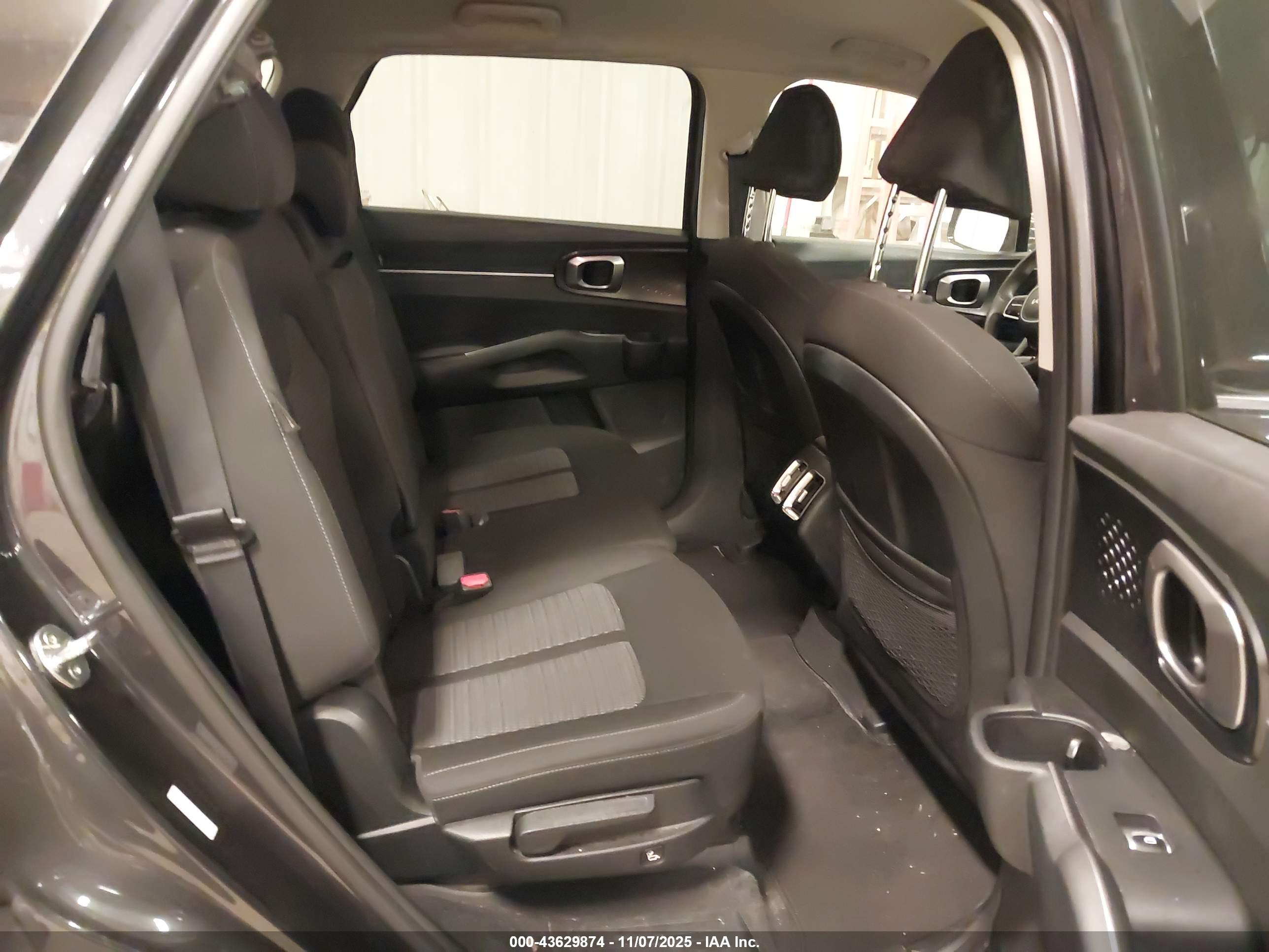 KIA SORENTO image 8