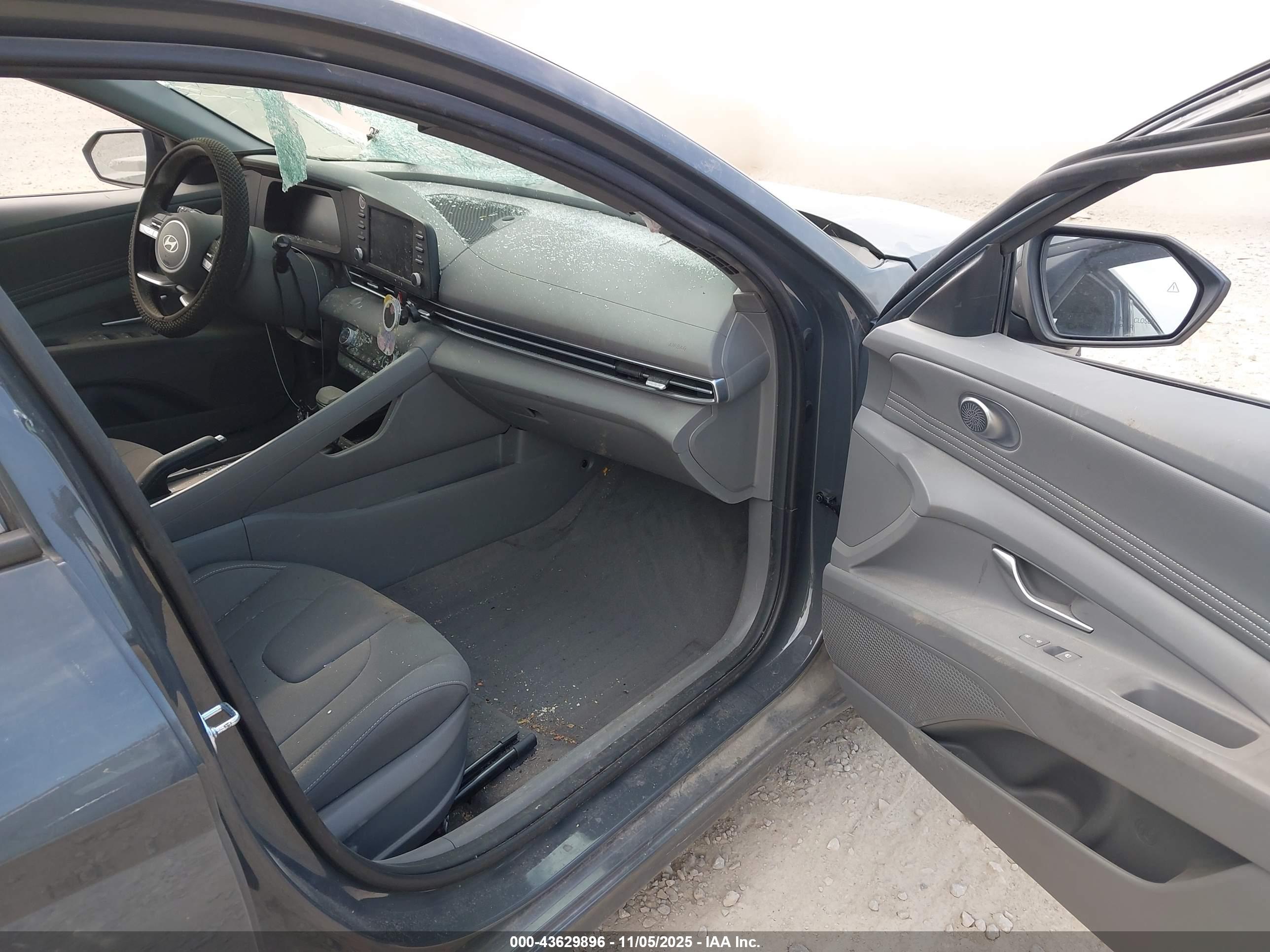 HYUNDAI ELANTRA image 5