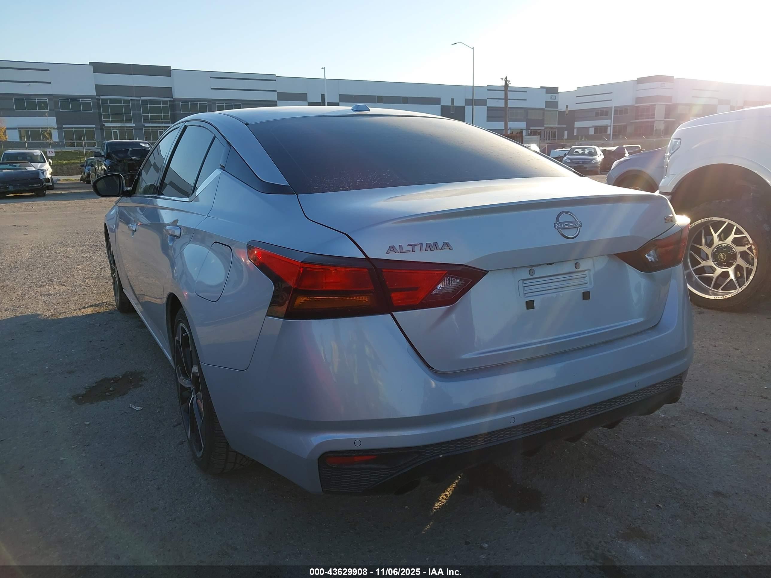 NISSAN ALTIMA image 3
