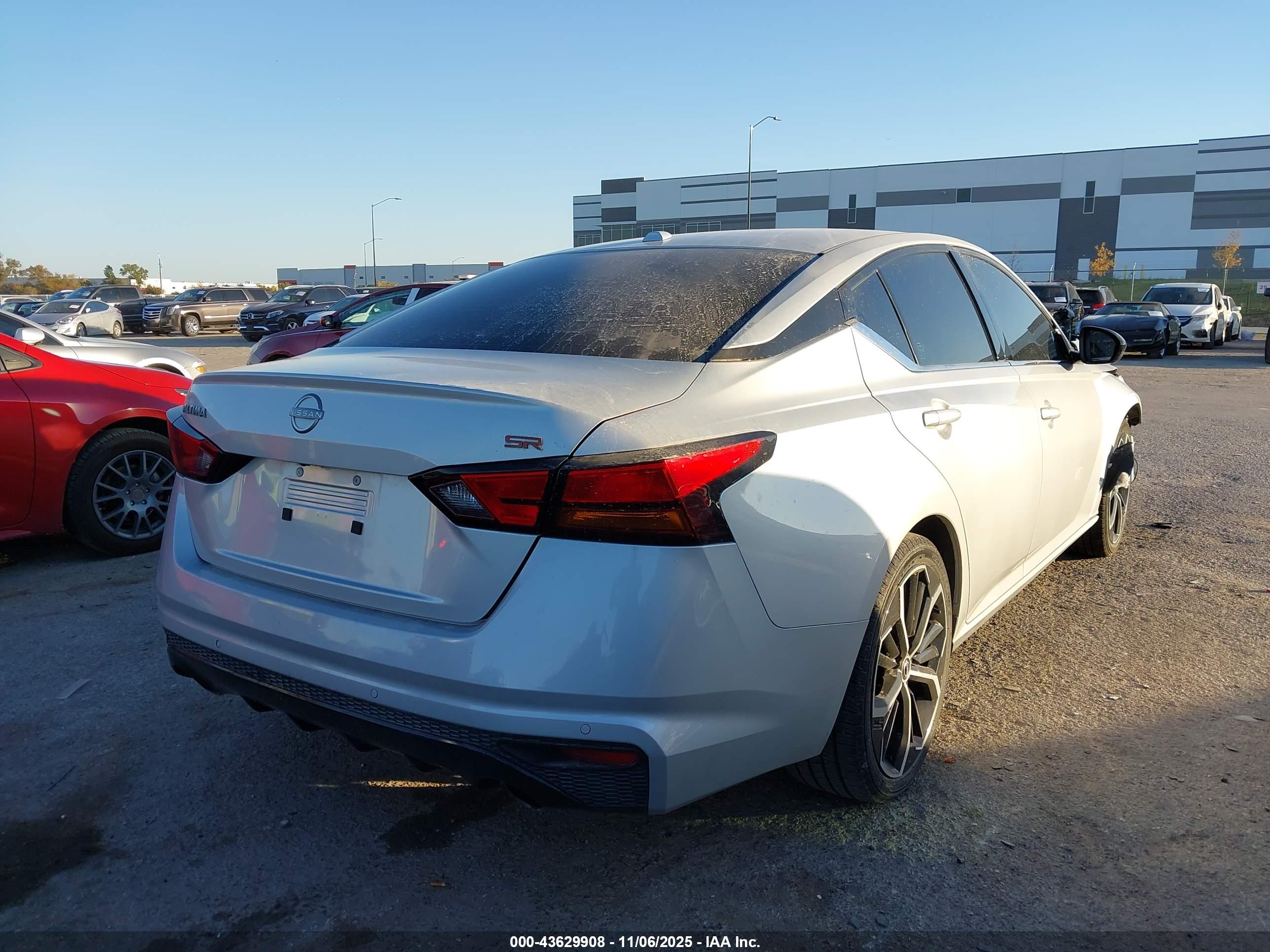NISSAN ALTIMA image 4