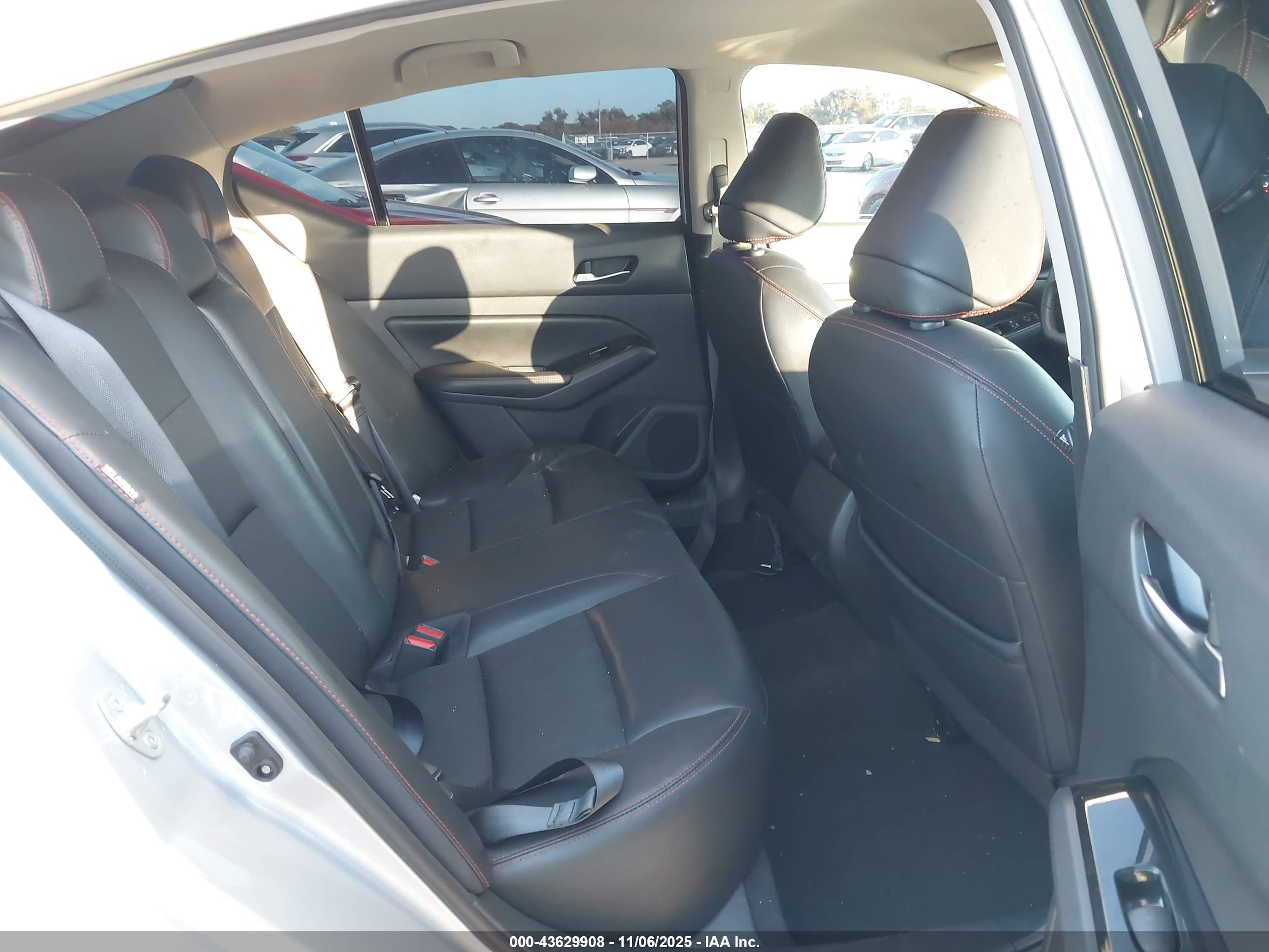 NISSAN ALTIMA image 8