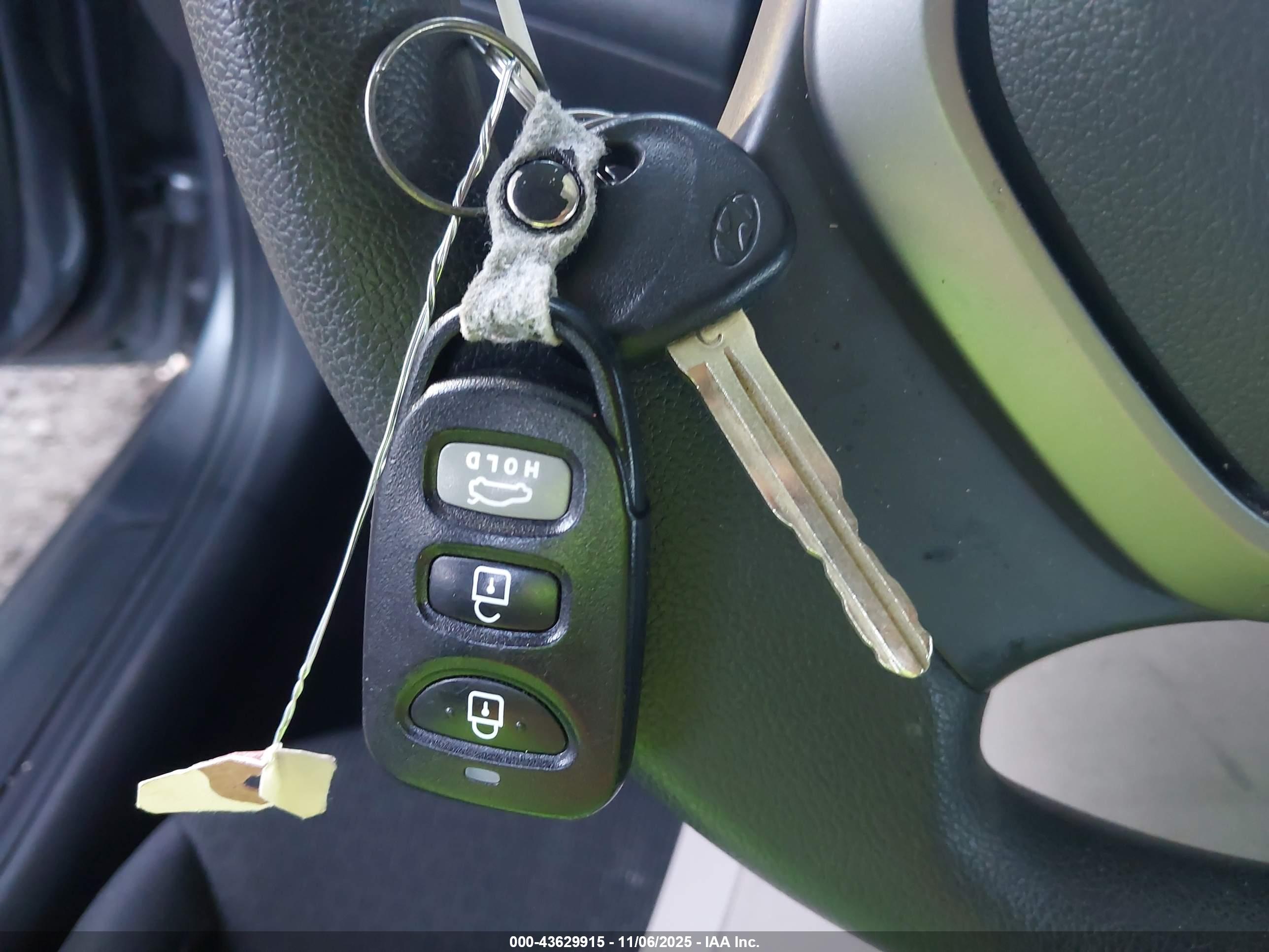 HYUNDAI ELANTRA image 11