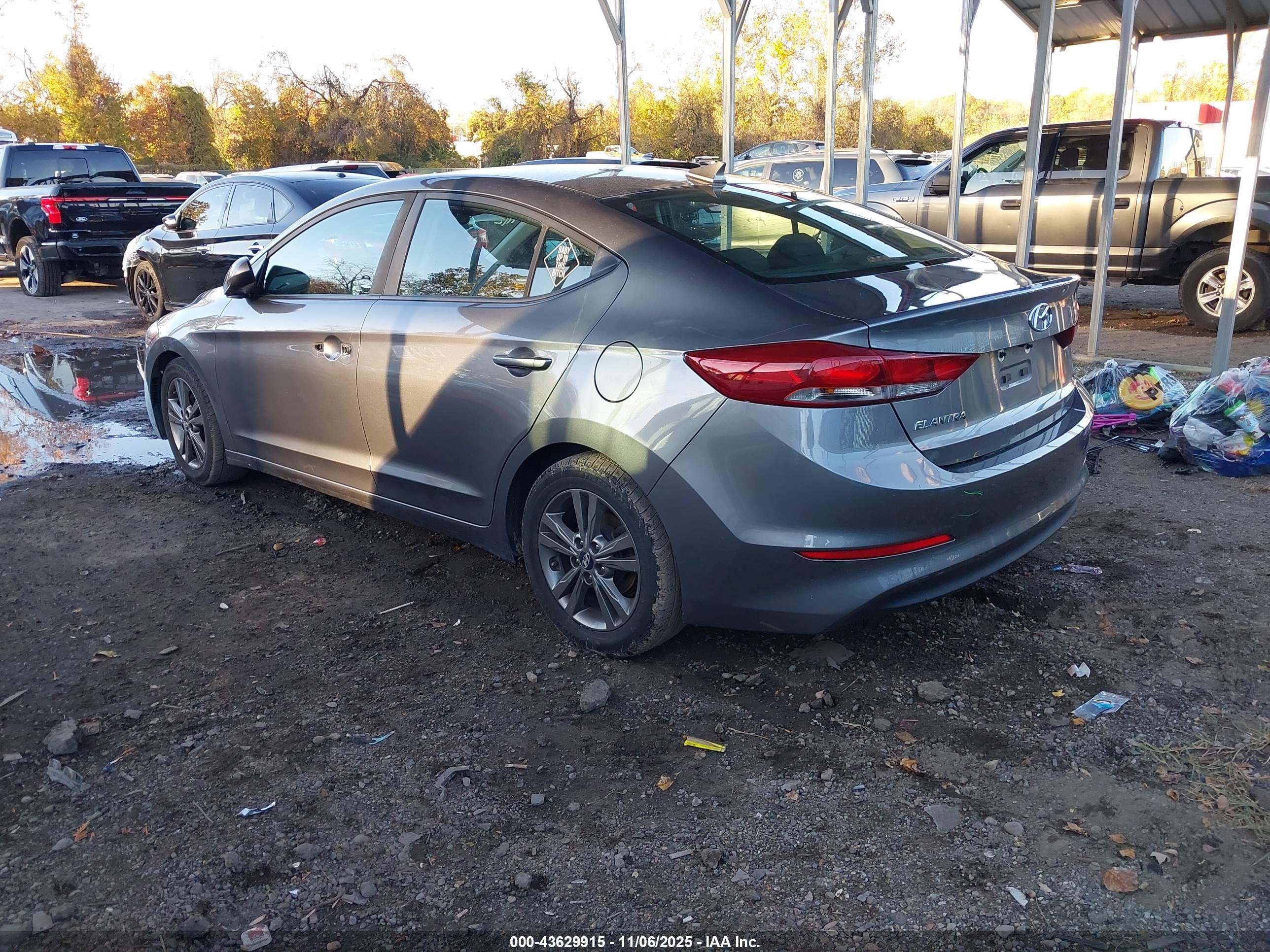 HYUNDAI ELANTRA image 3