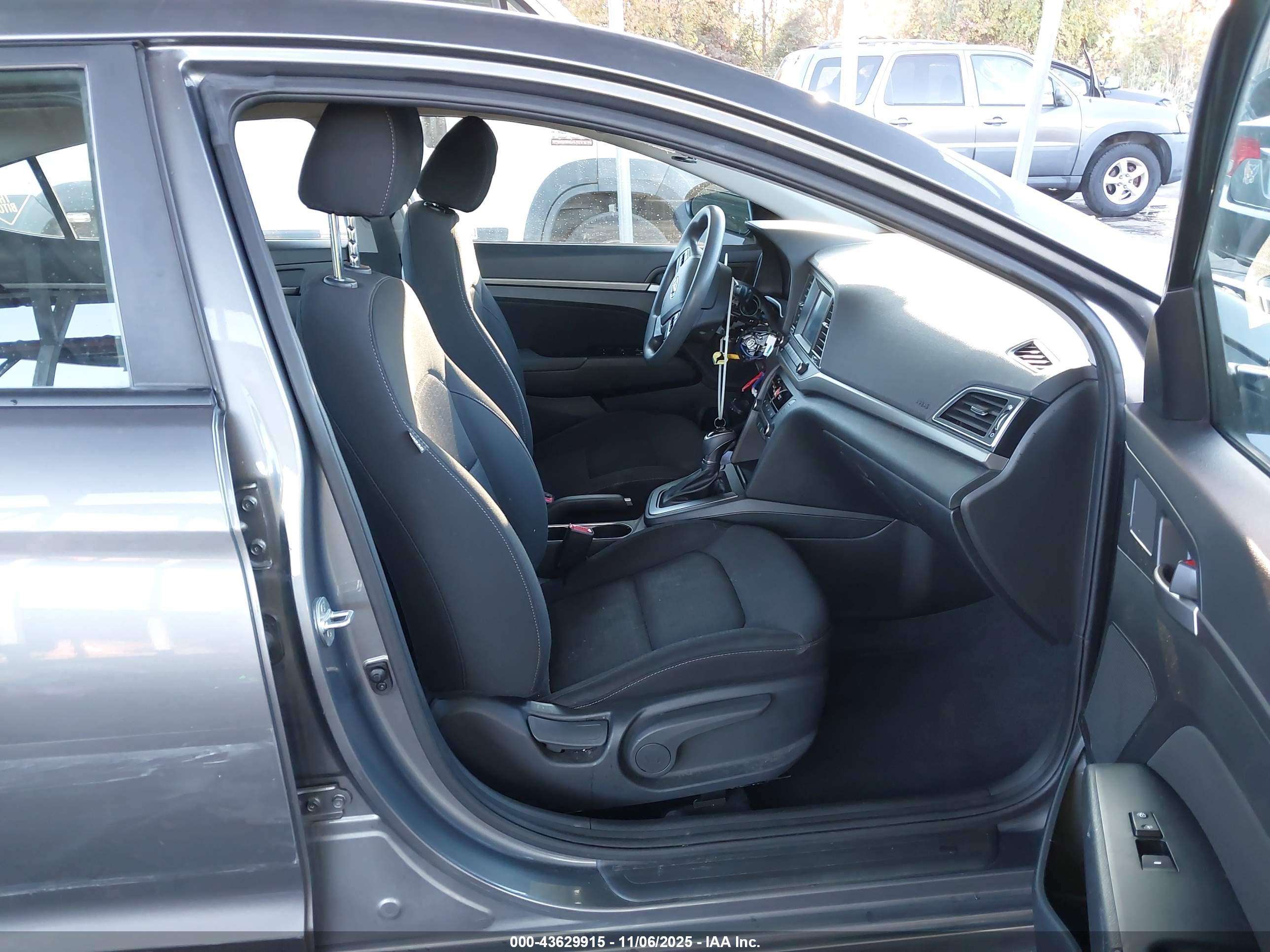 HYUNDAI ELANTRA image 5