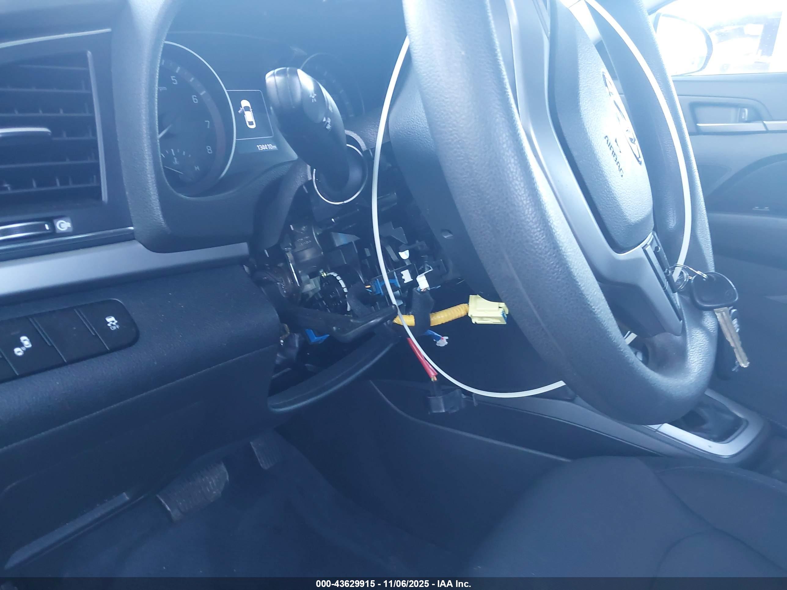 HYUNDAI ELANTRA image 6