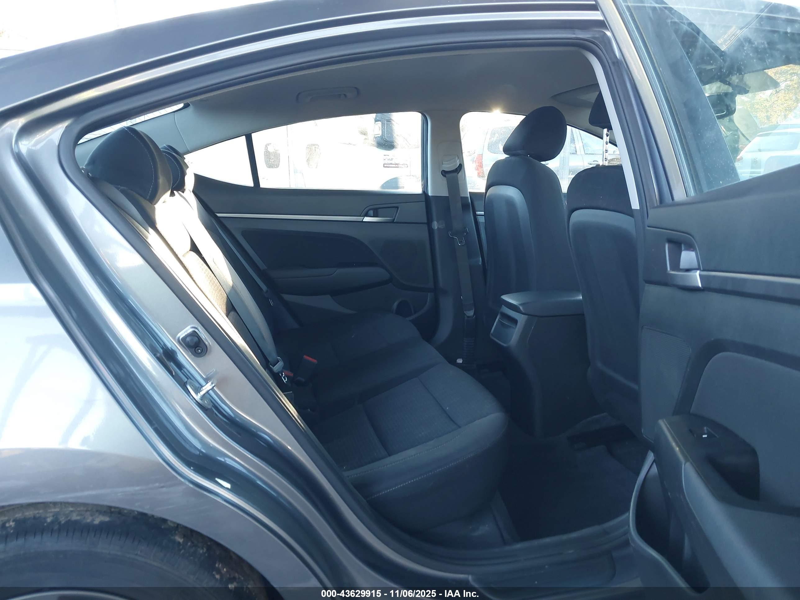 HYUNDAI ELANTRA image 8