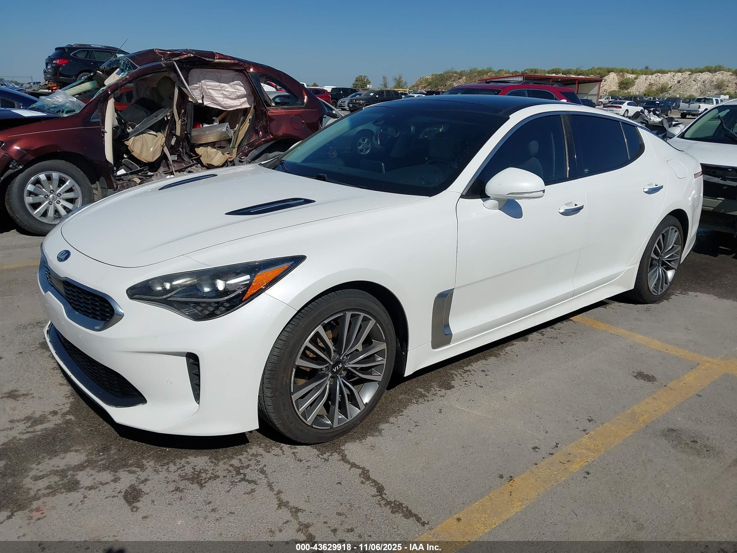 KIA STINGER image 2