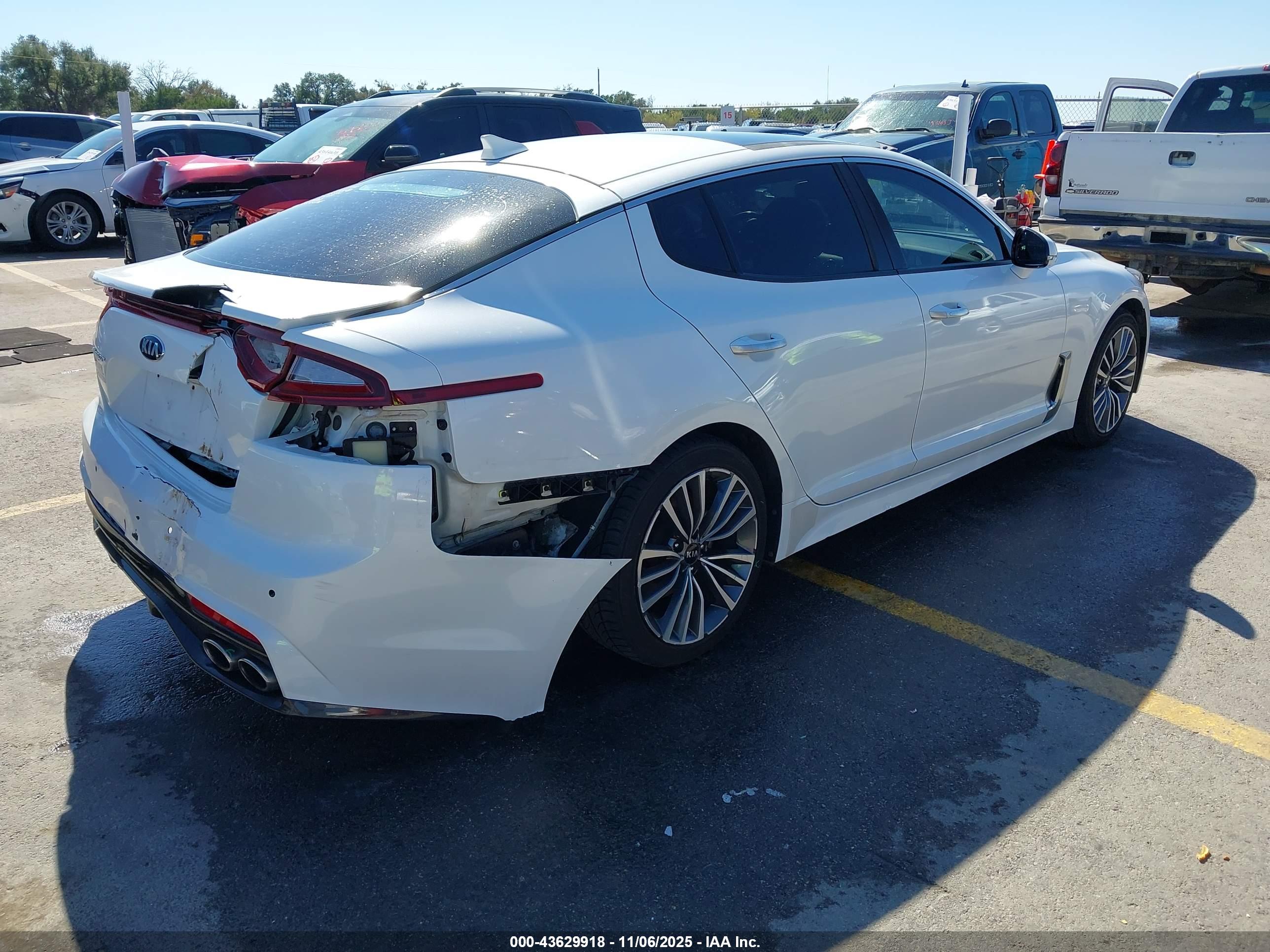 KIA STINGER image 4