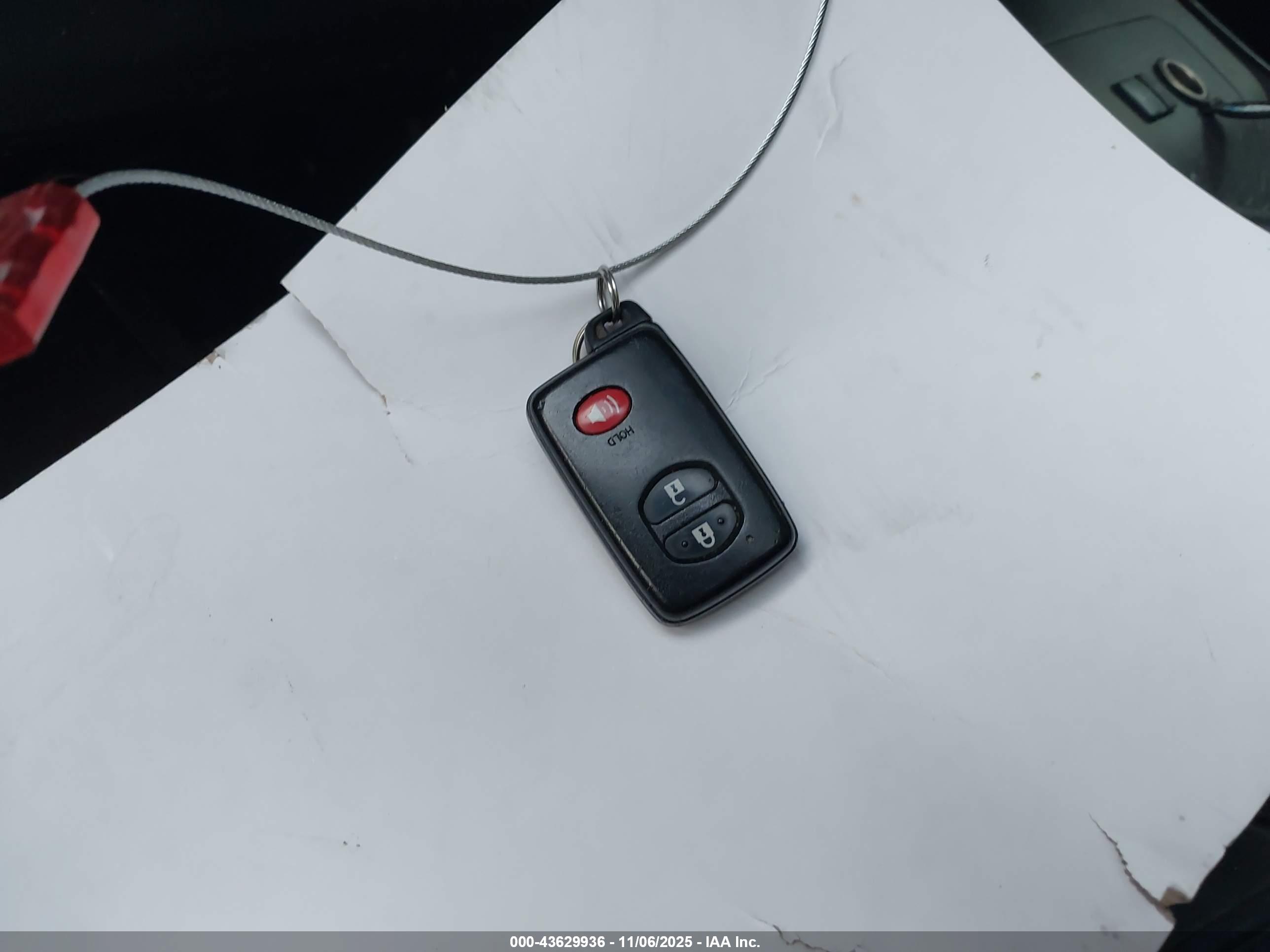 TOYOTA PRIUS image 11