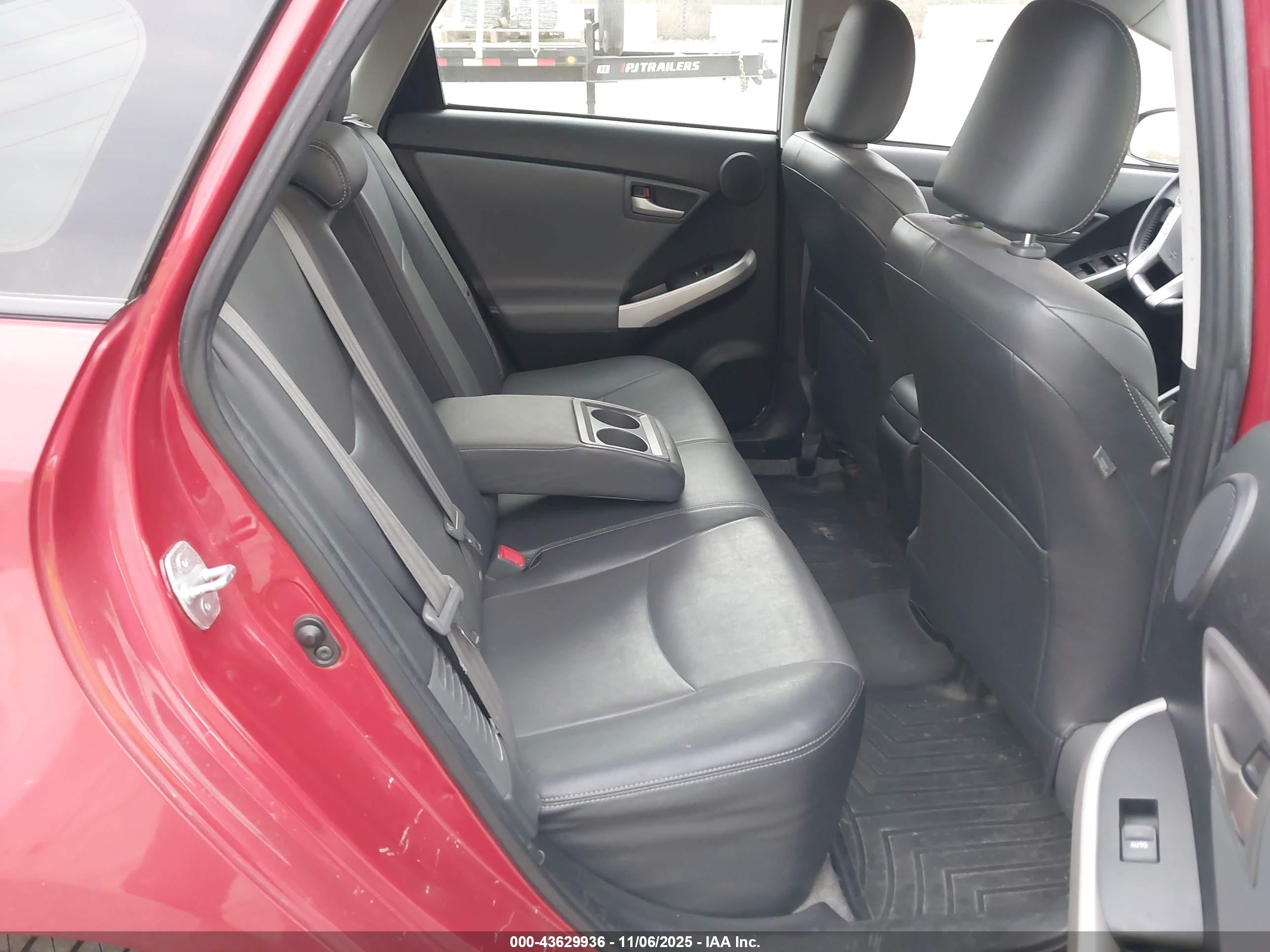 TOYOTA PRIUS image 8