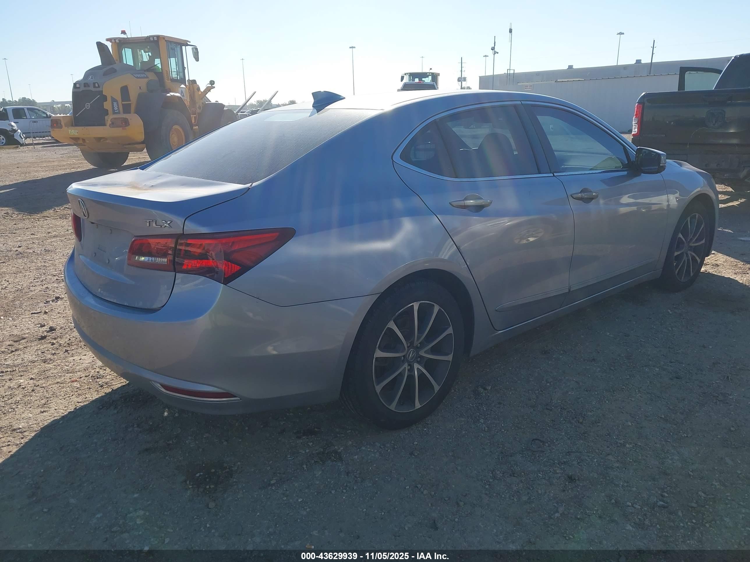 ACURA TLX image 4