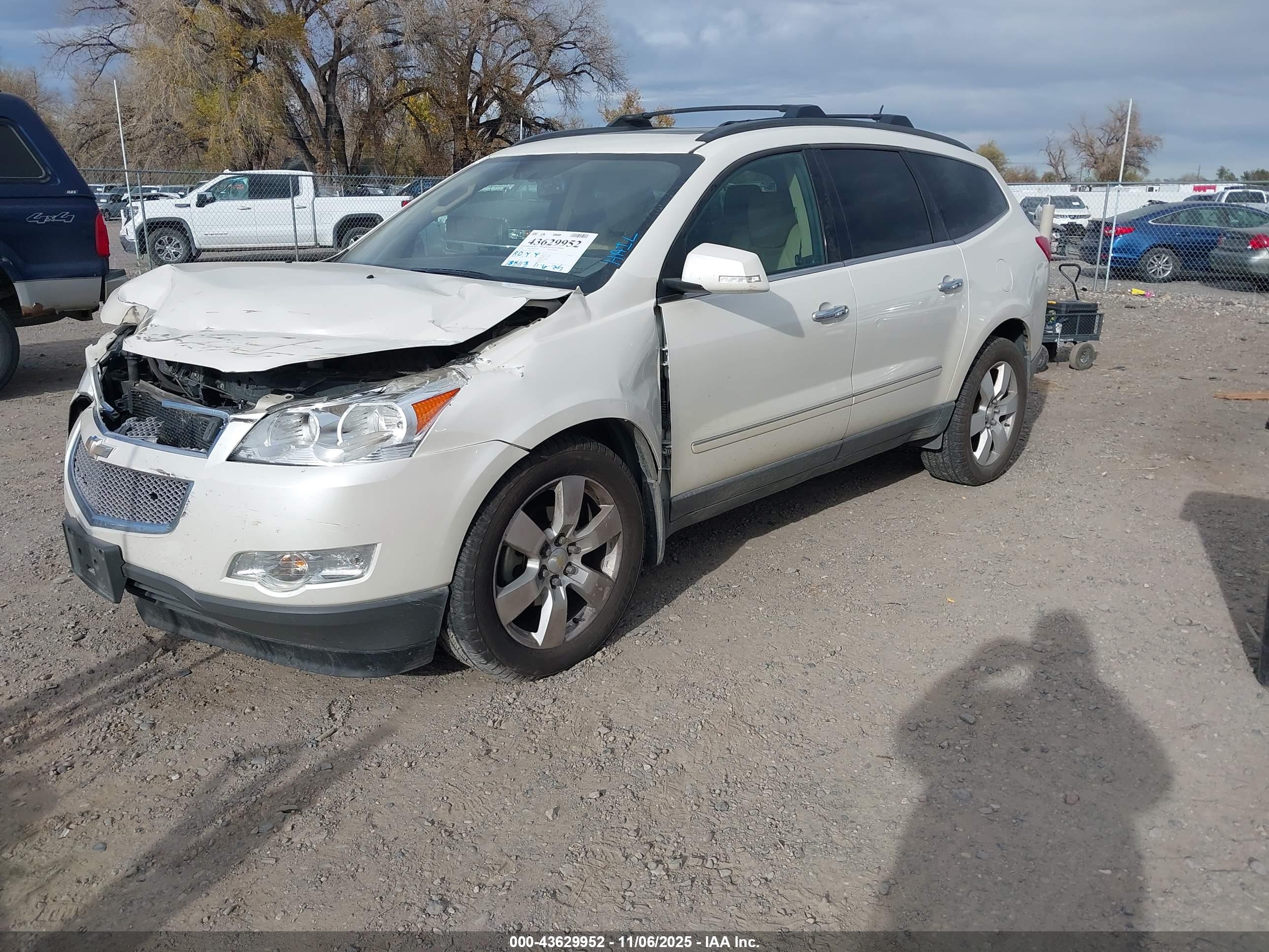 CHEVROLET TRAVERSE image 2