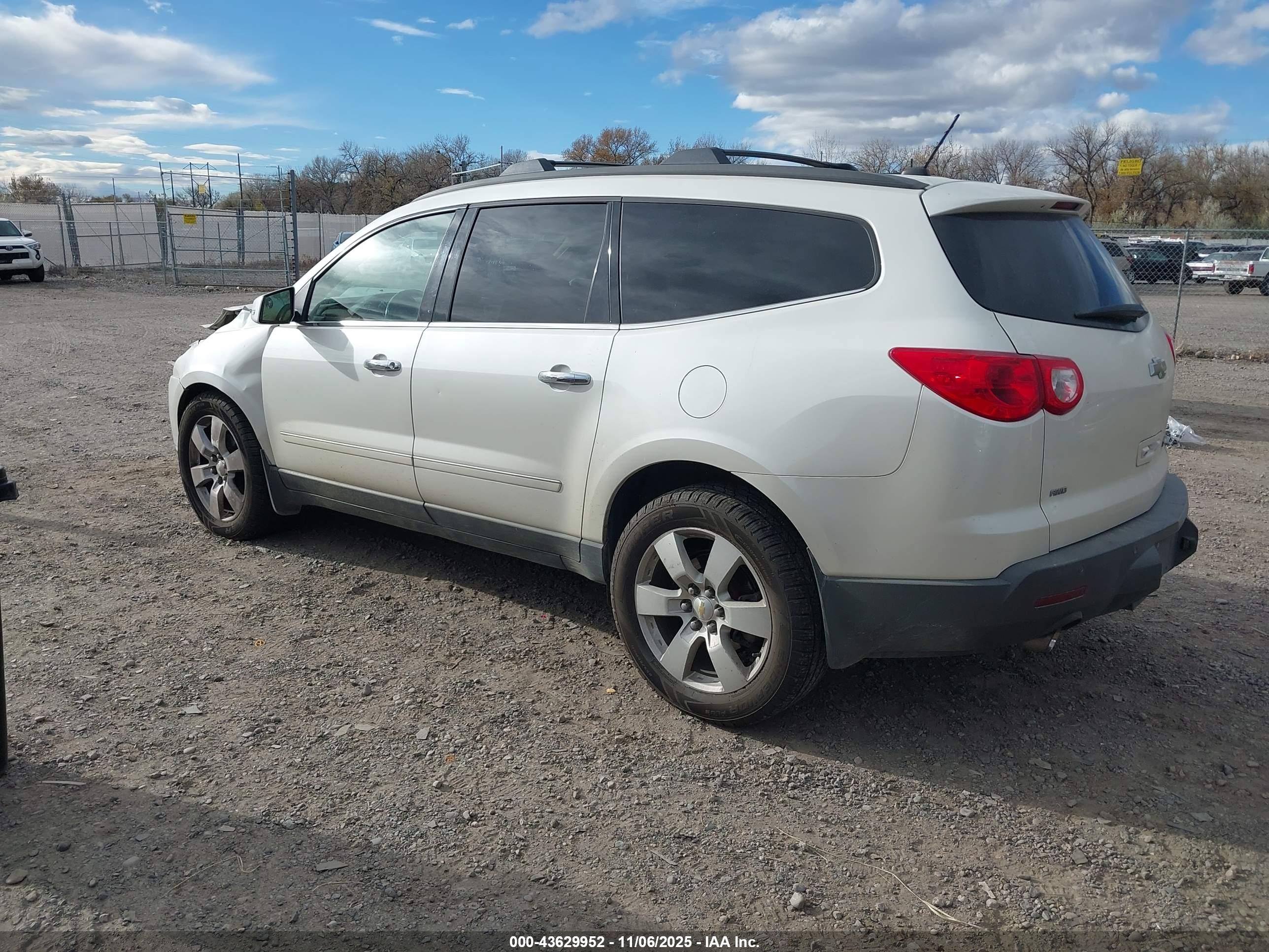 CHEVROLET TRAVERSE image 3
