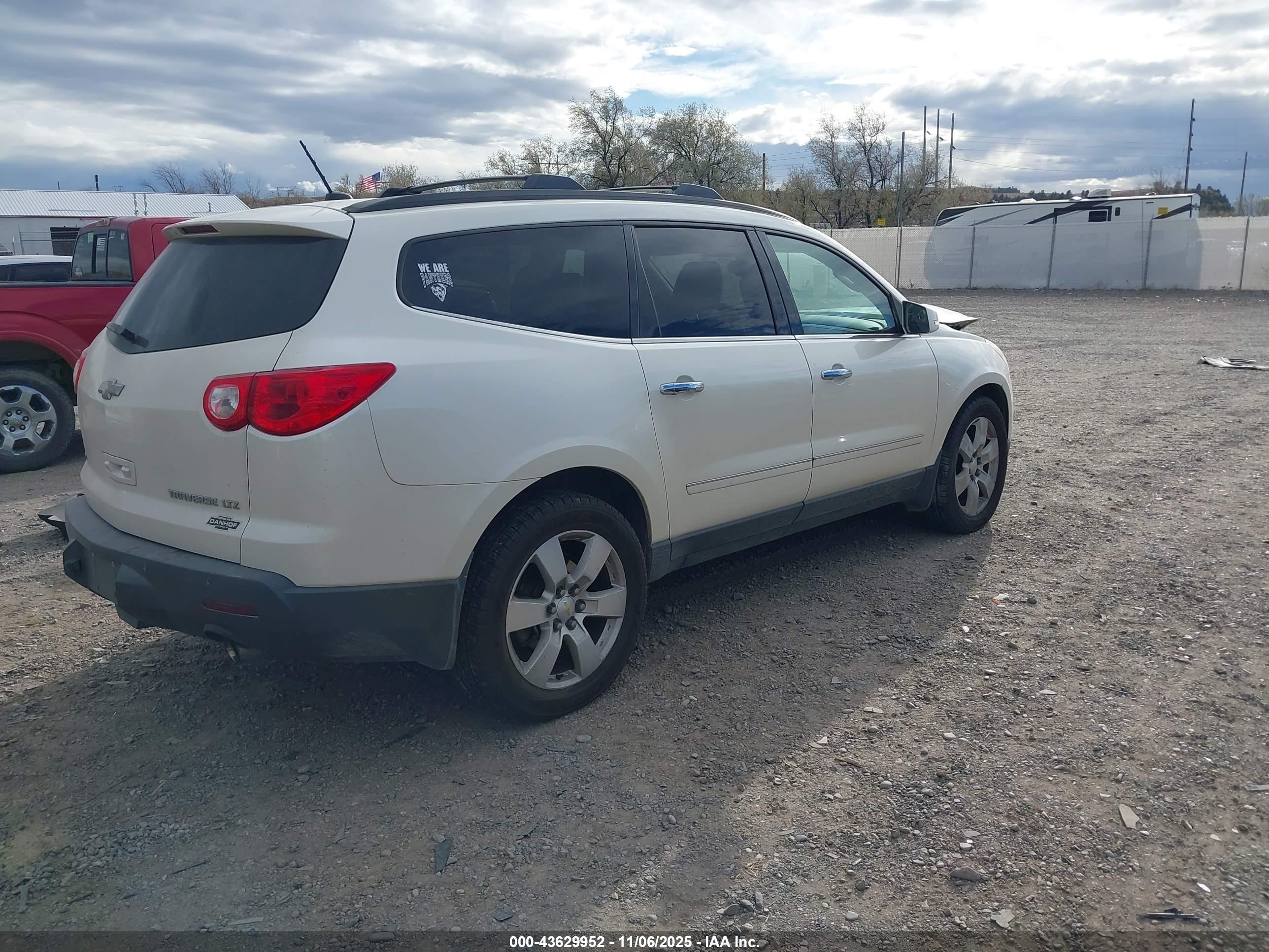 CHEVROLET TRAVERSE image 4