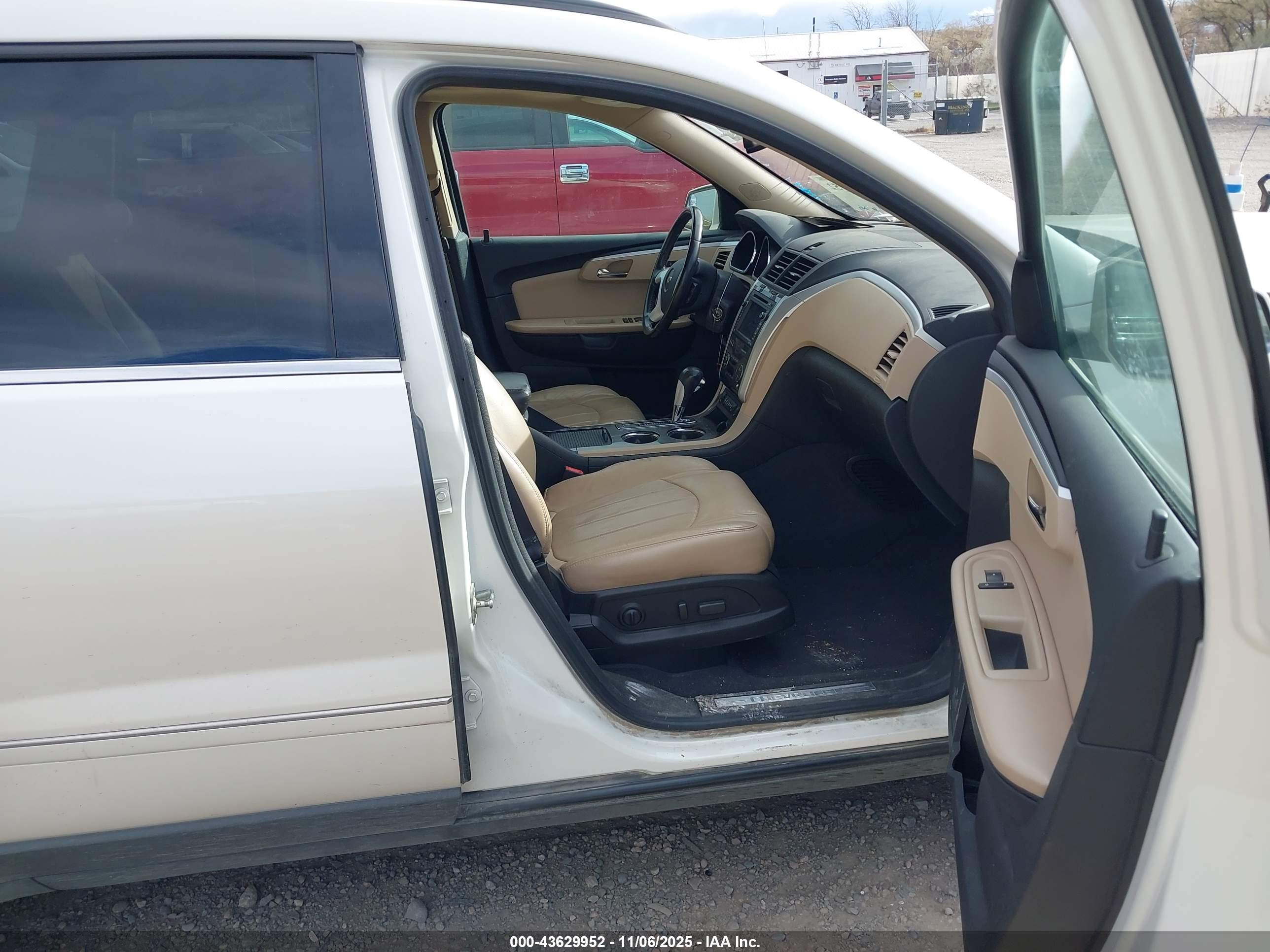 CHEVROLET TRAVERSE image 5