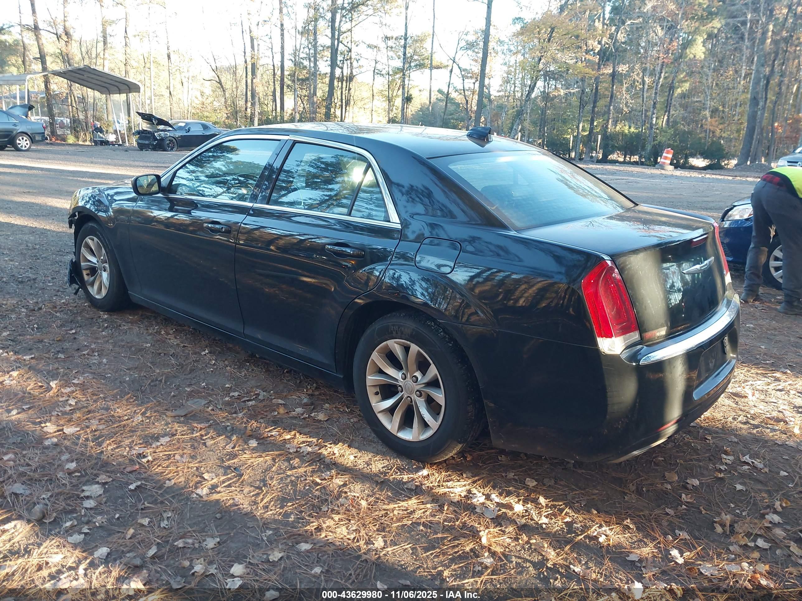 CHRYSLER 300 image 3