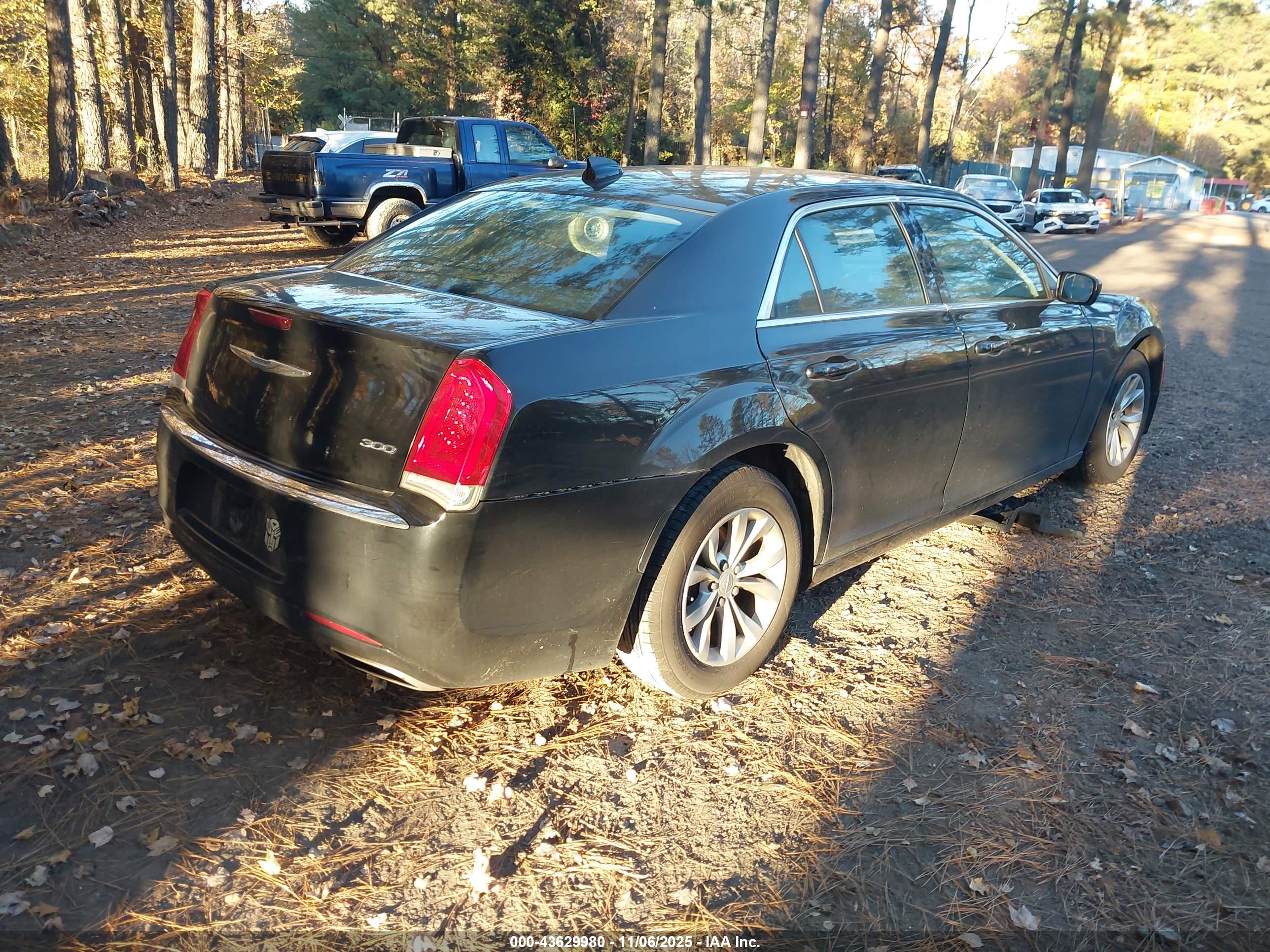 CHRYSLER 300 image 4