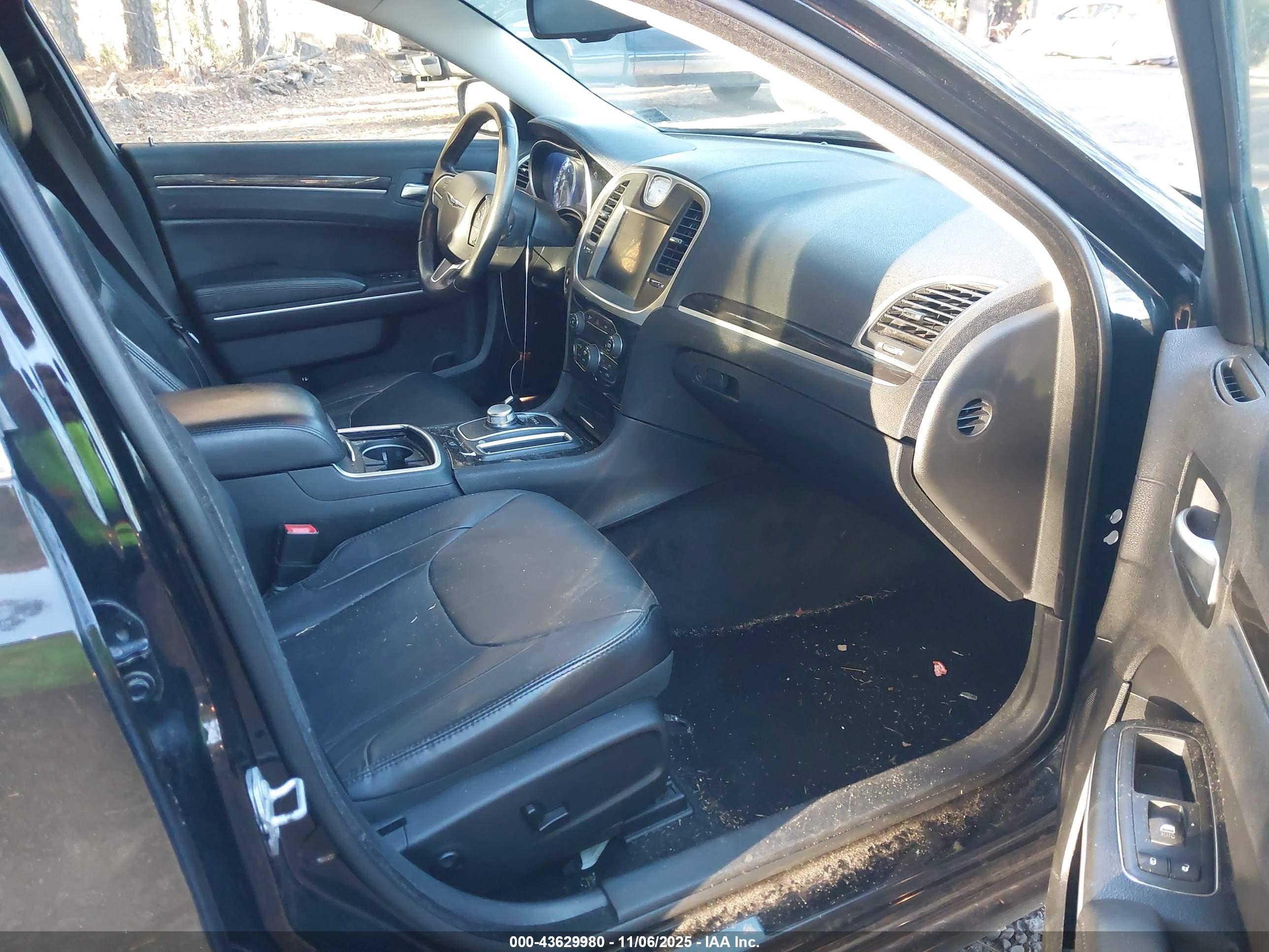 CHRYSLER 300 image 5