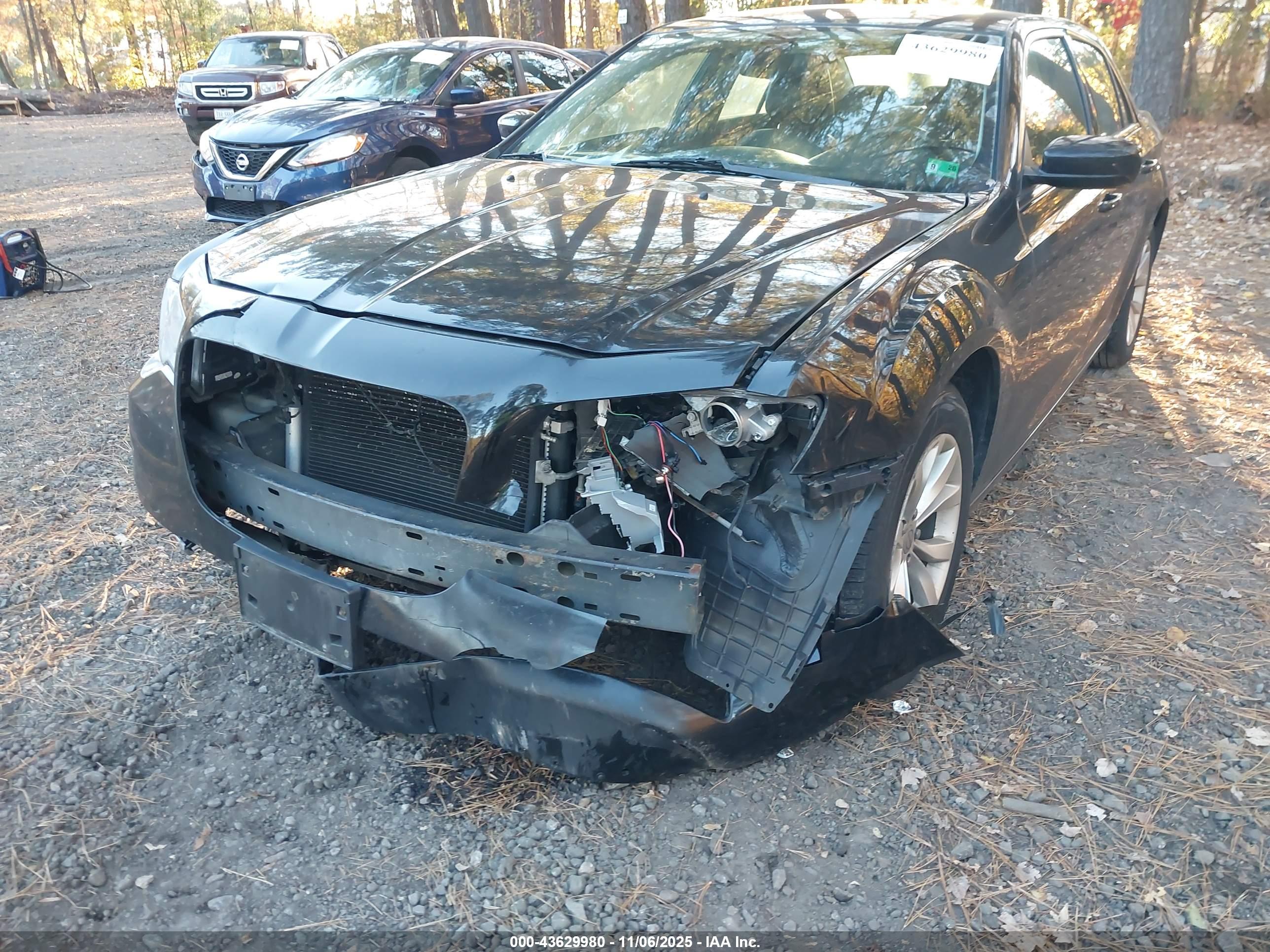 CHRYSLER 300 image 6