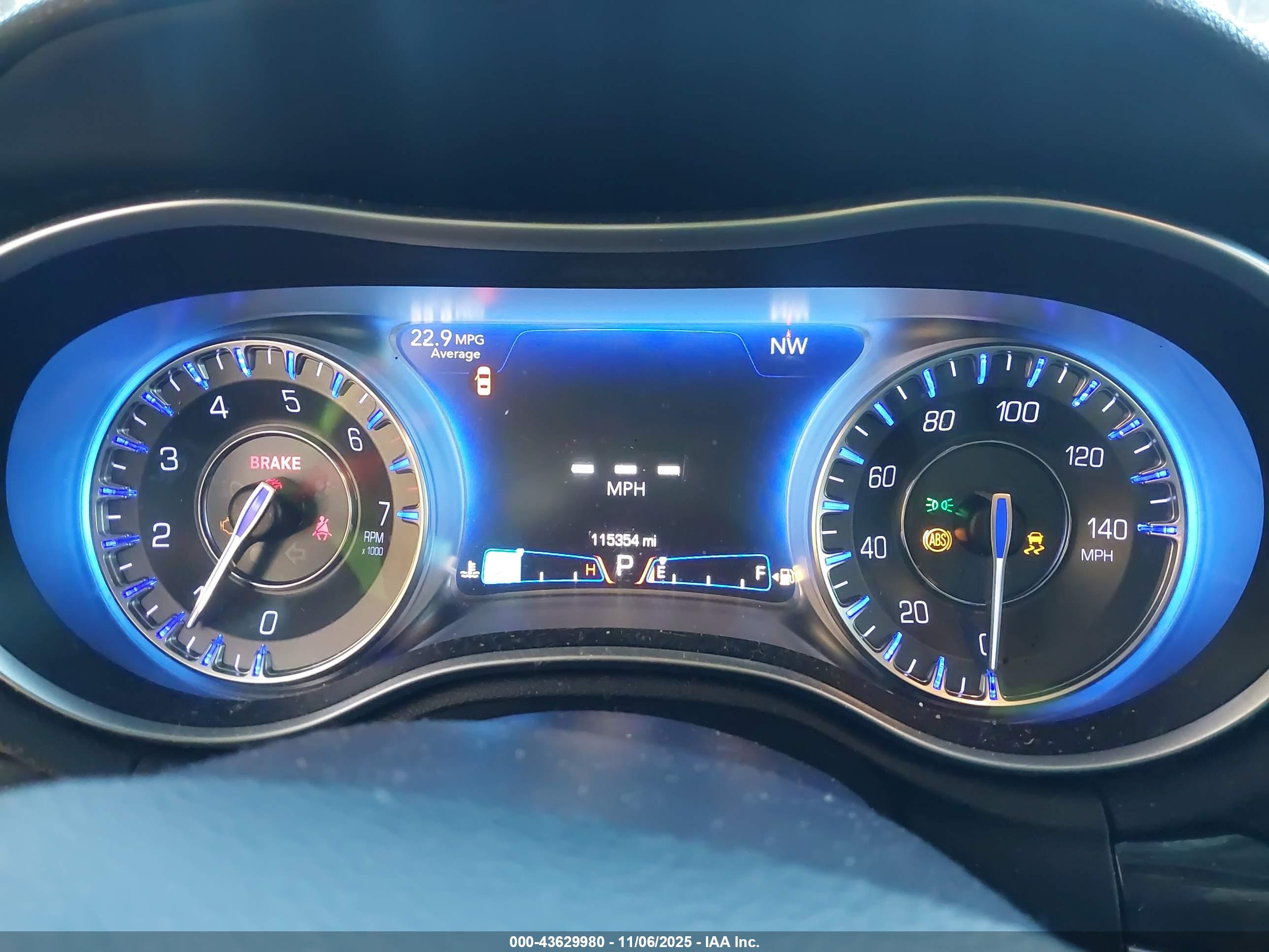 CHRYSLER 300 image 7