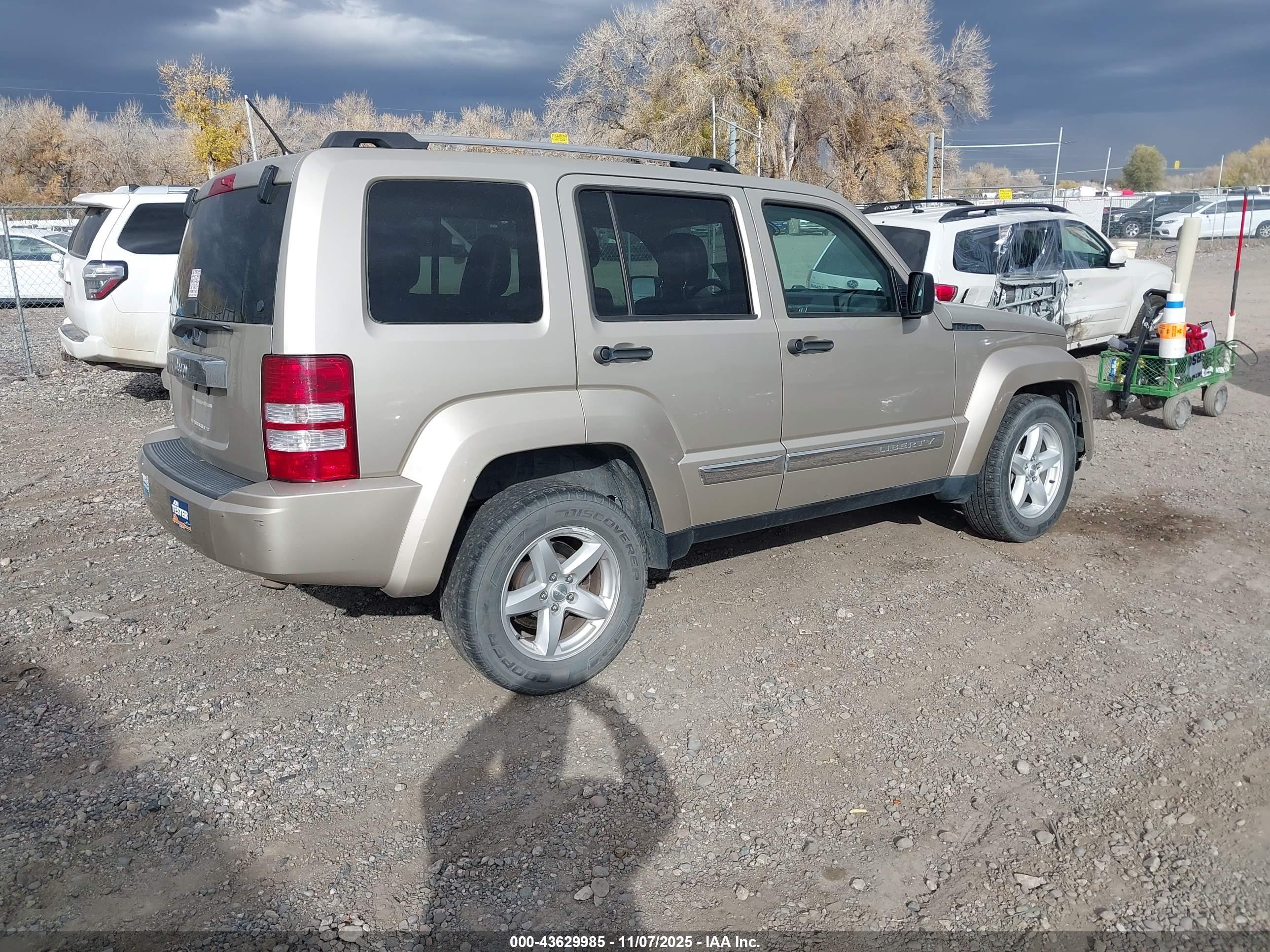 JEEP LIBERTY image 4