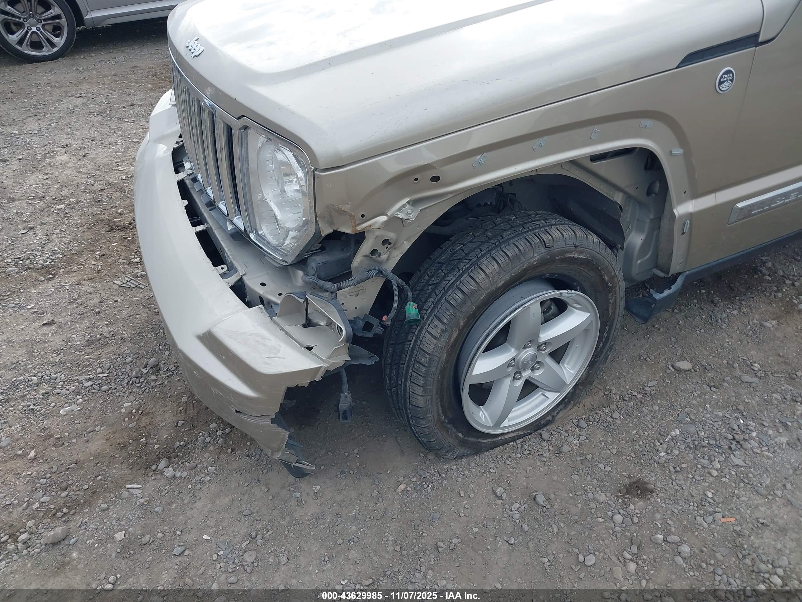 JEEP LIBERTY image 6