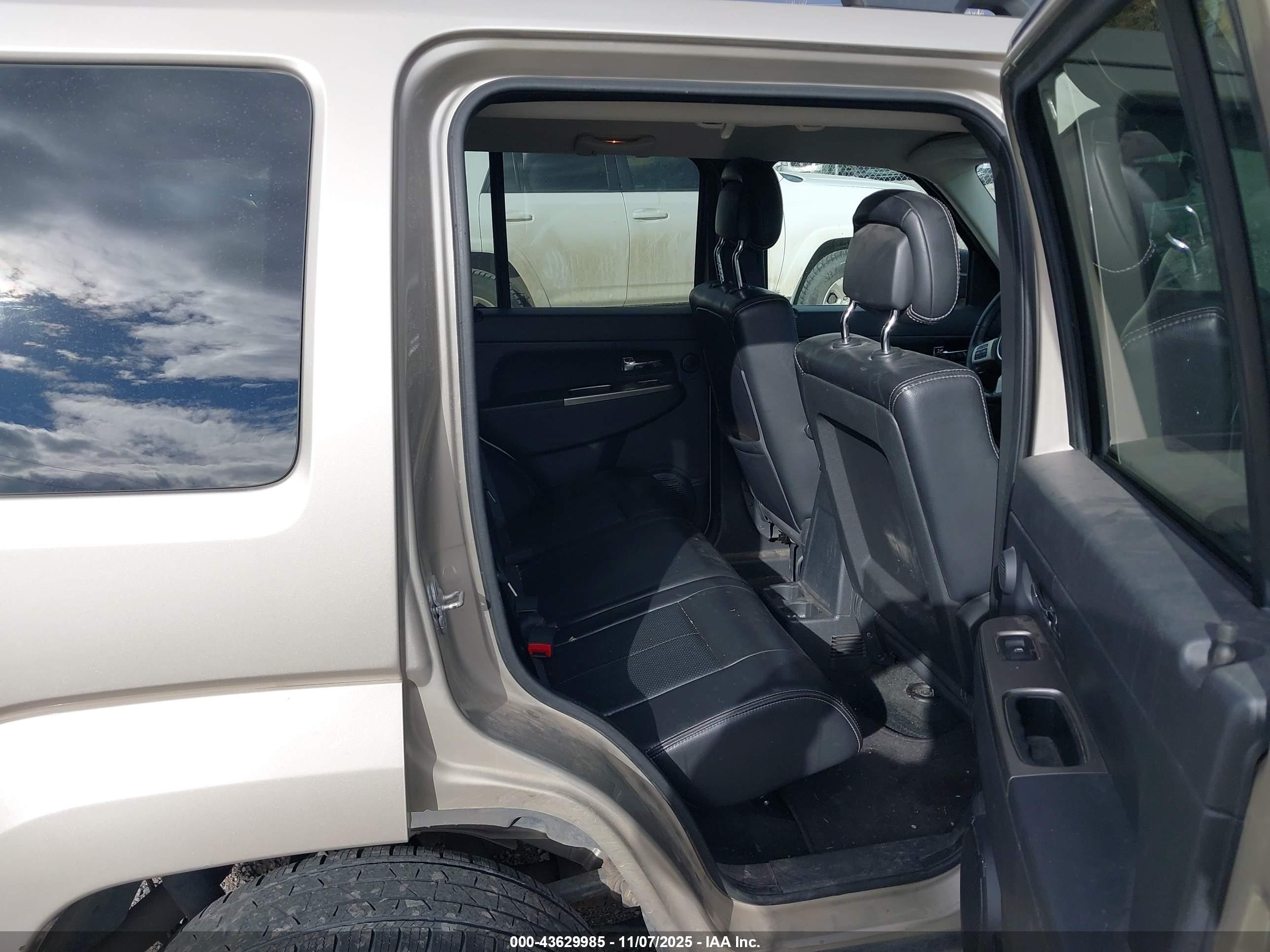 JEEP LIBERTY image 8