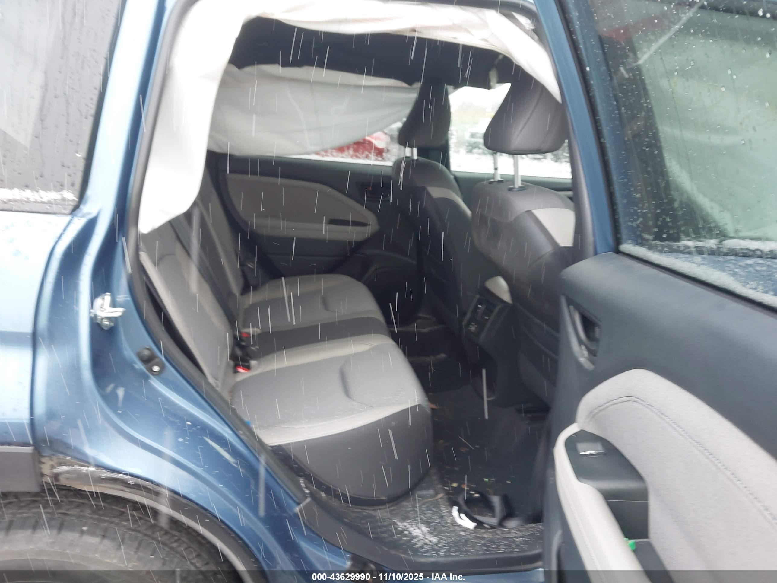 SUBARU FORESTER image 8