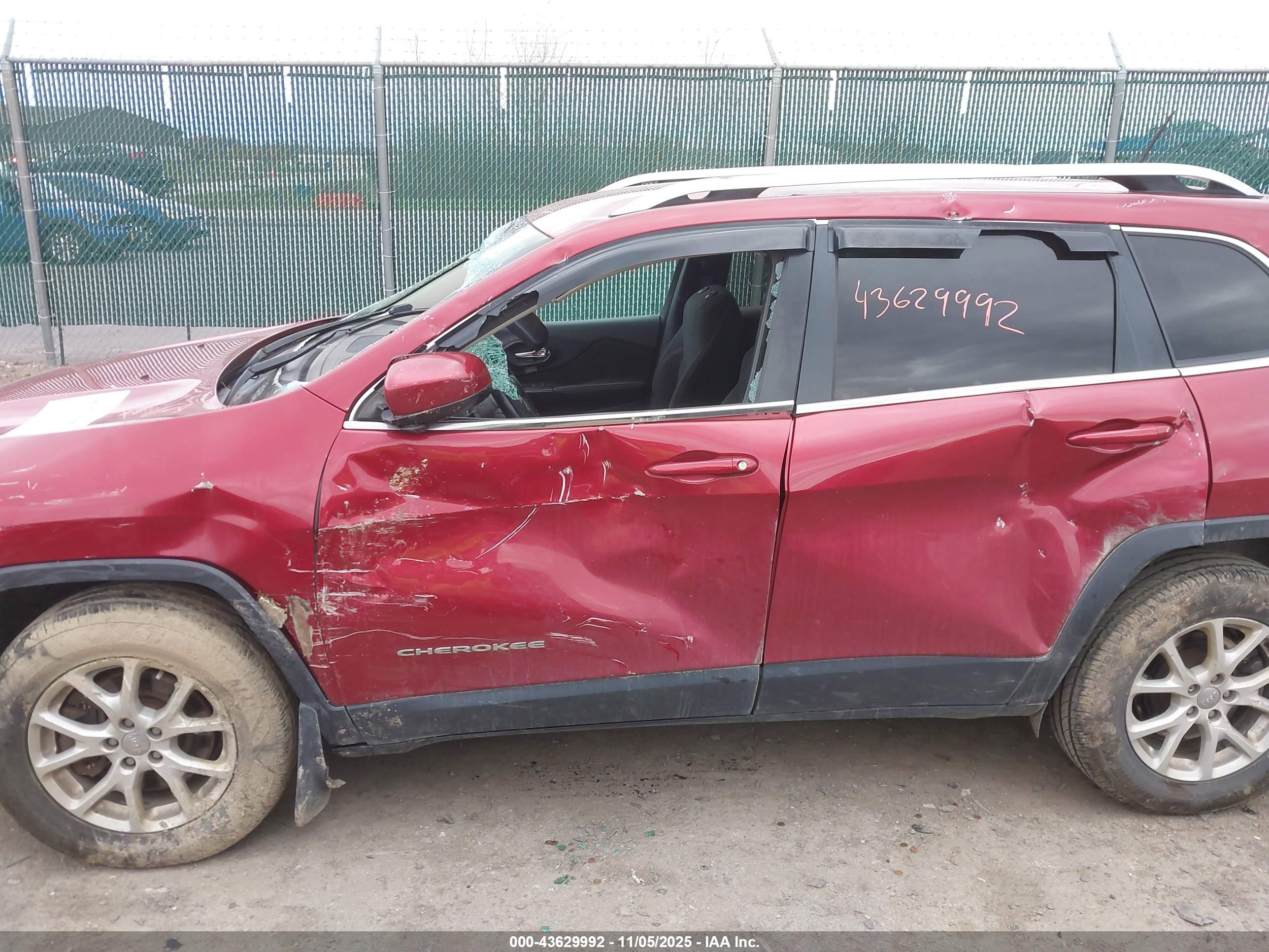 JEEP CHEROKEE image 6