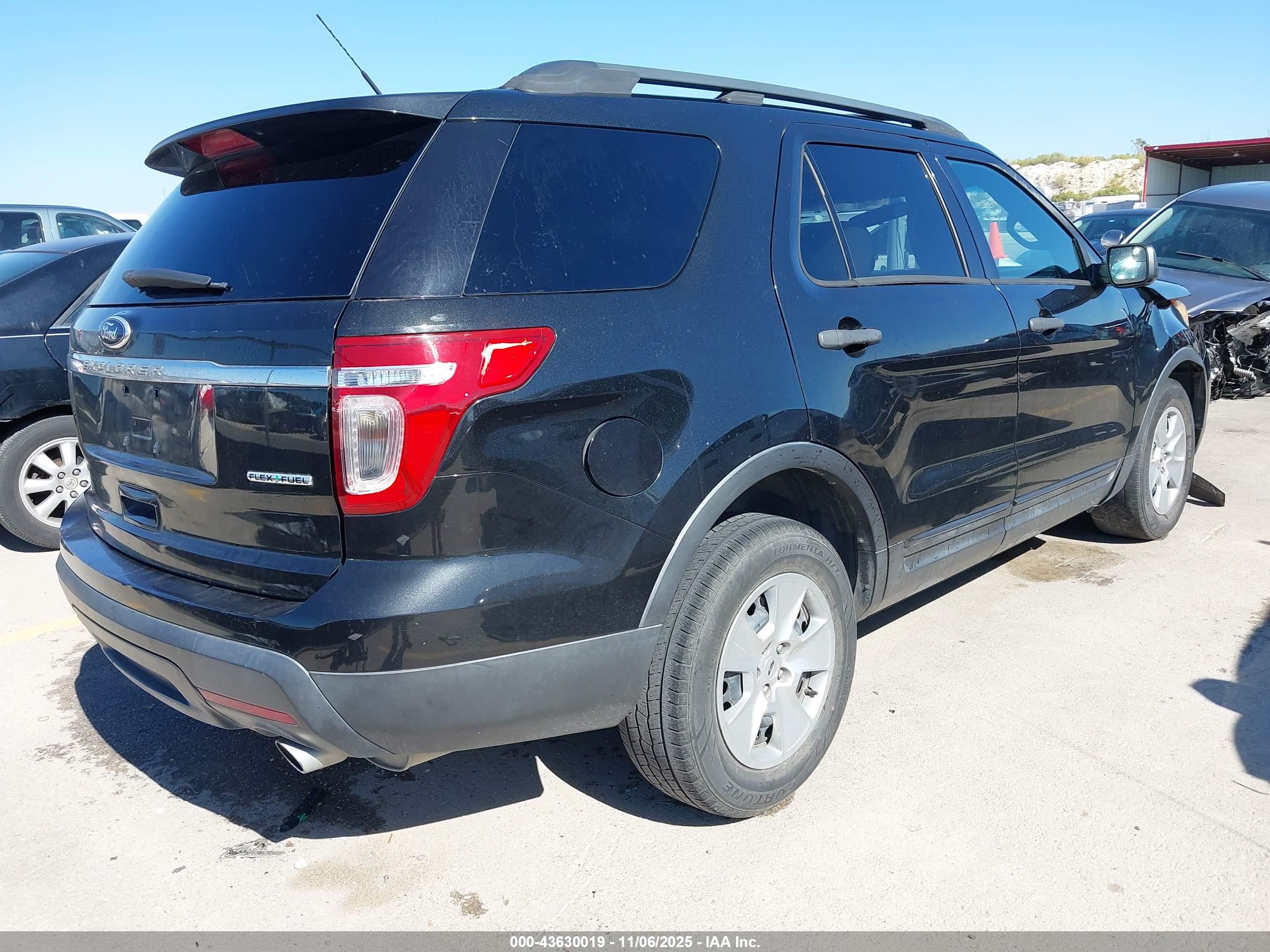 FORD EXPLORER image 4