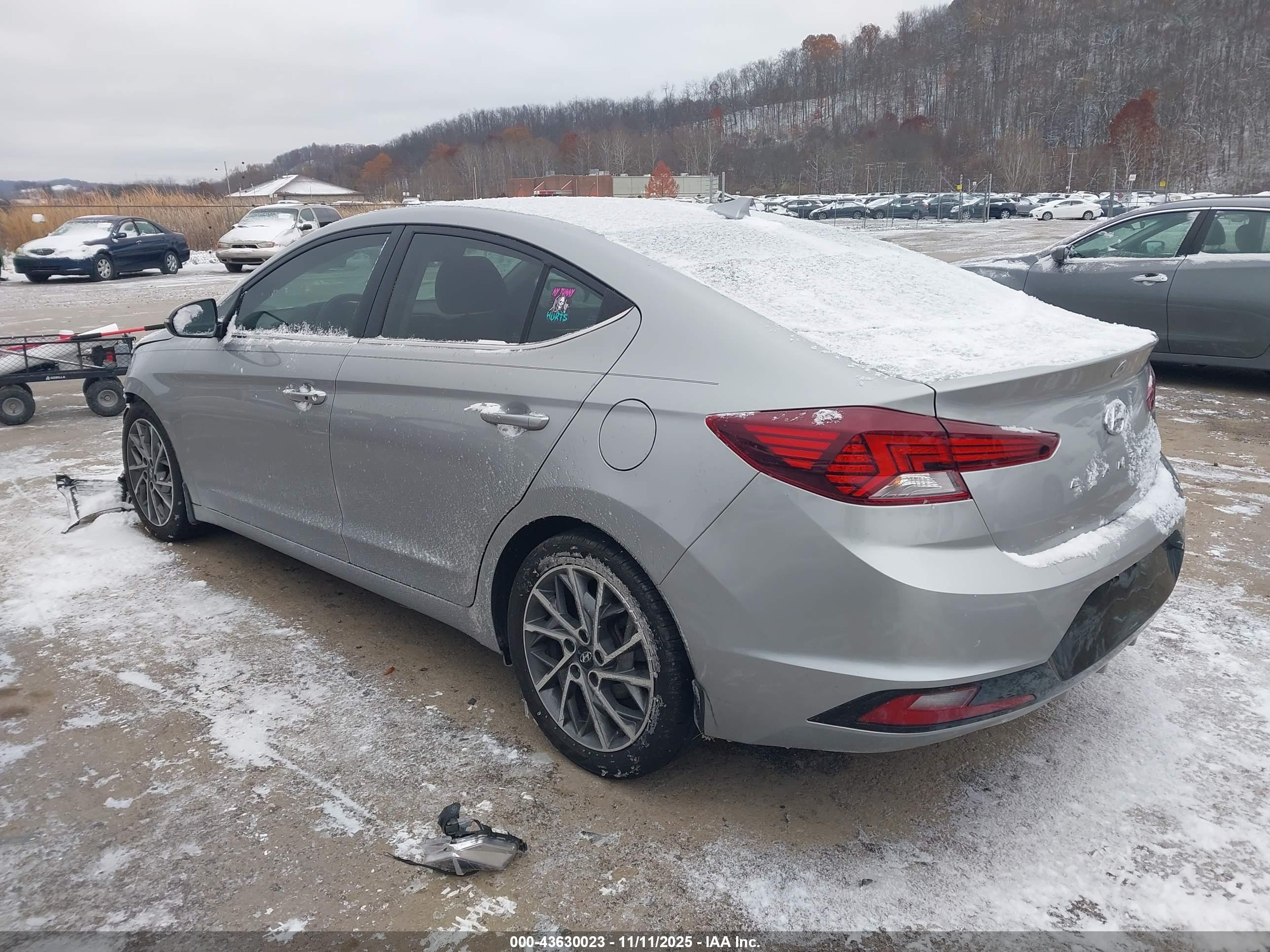 HYUNDAI ELANTRA image 3