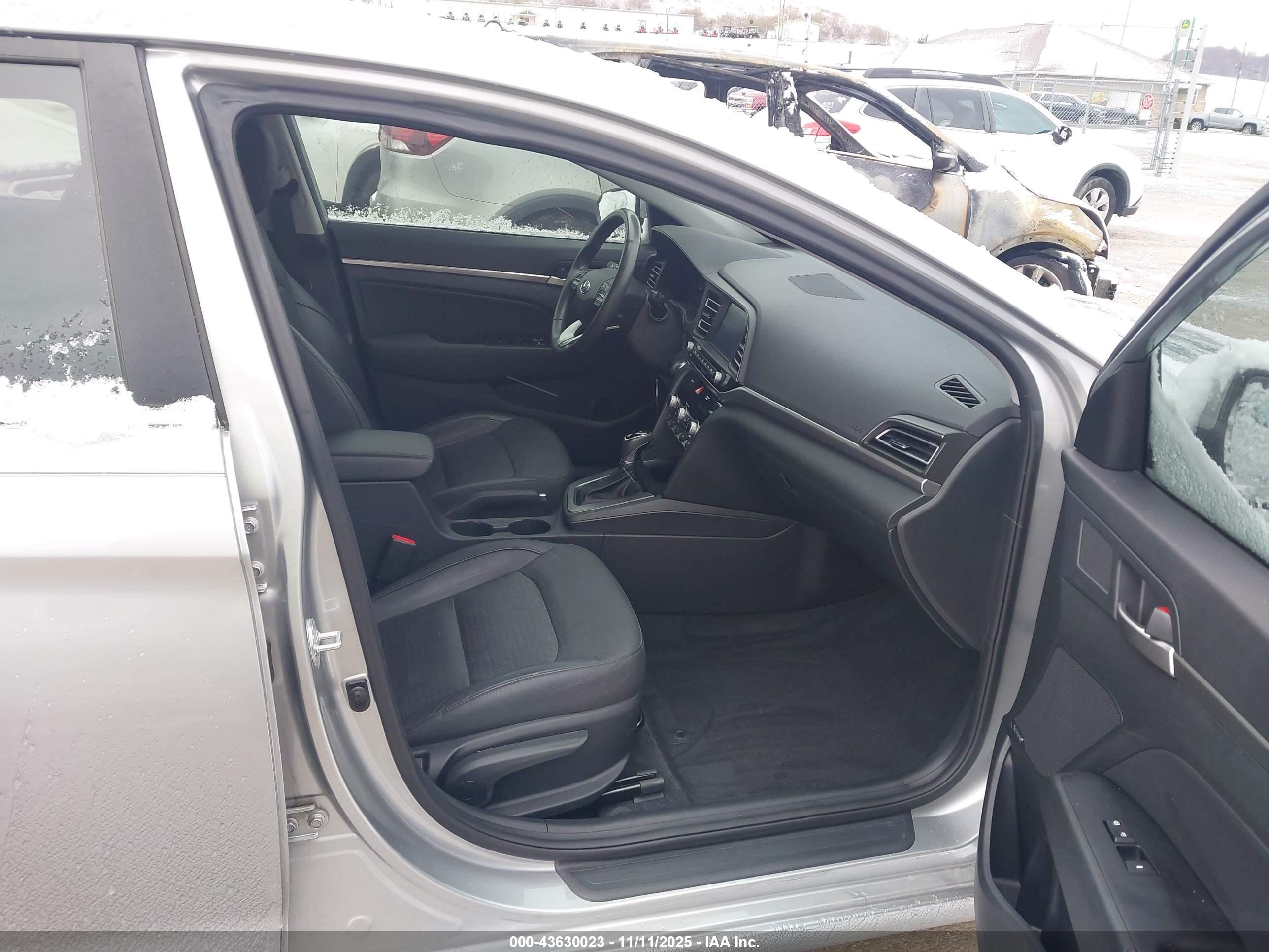 HYUNDAI ELANTRA image 5