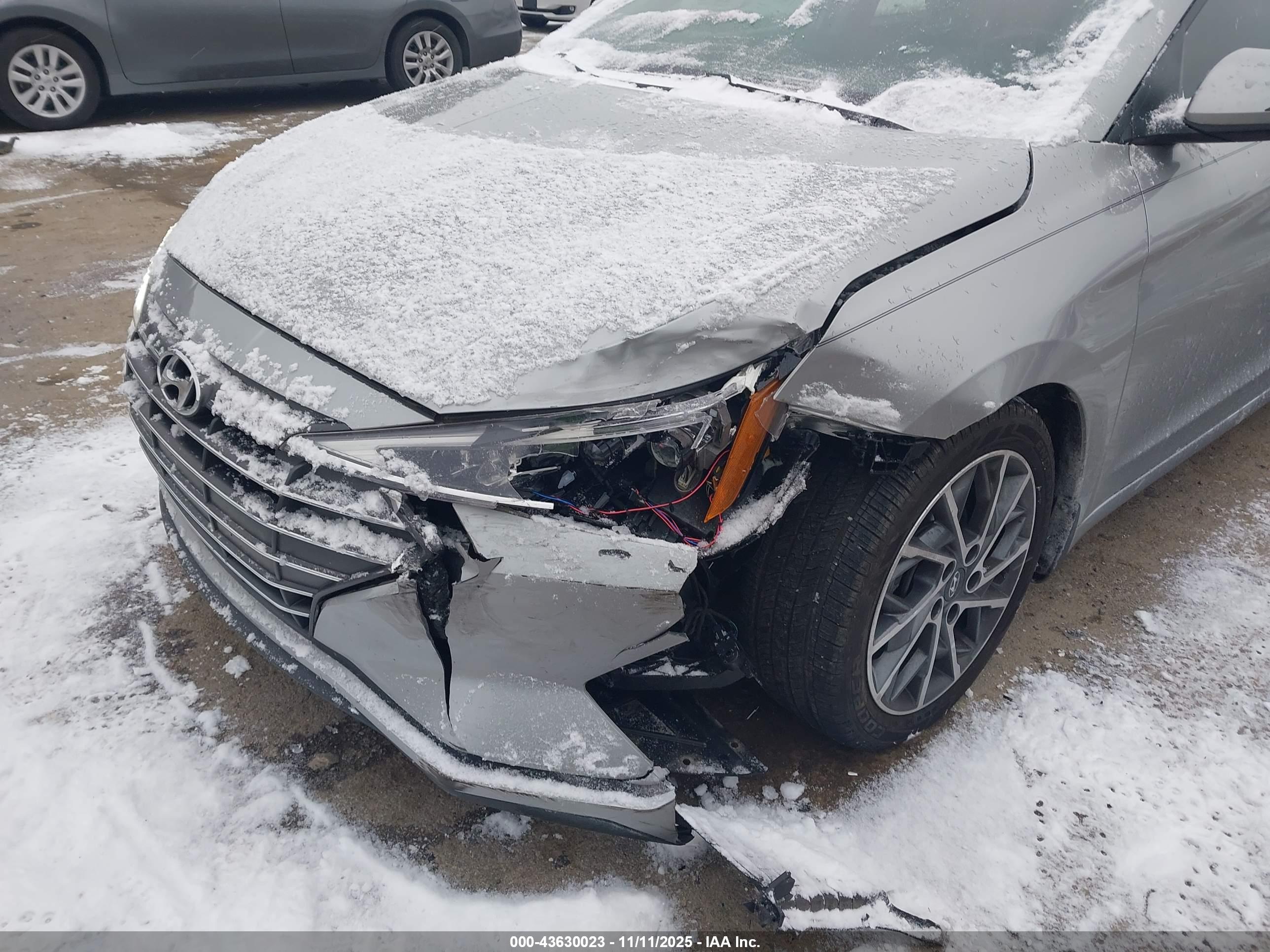 HYUNDAI ELANTRA image 6
