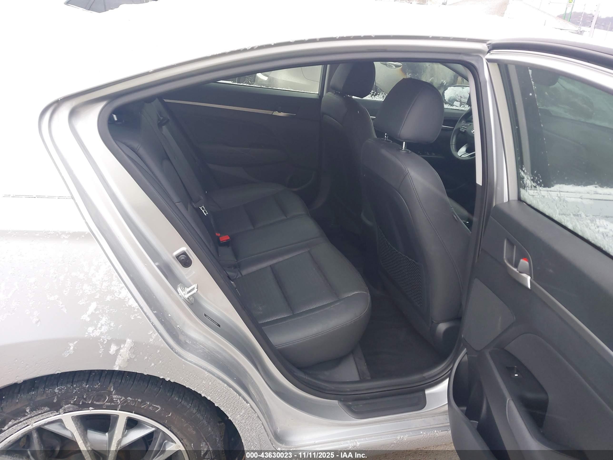 HYUNDAI ELANTRA image 8