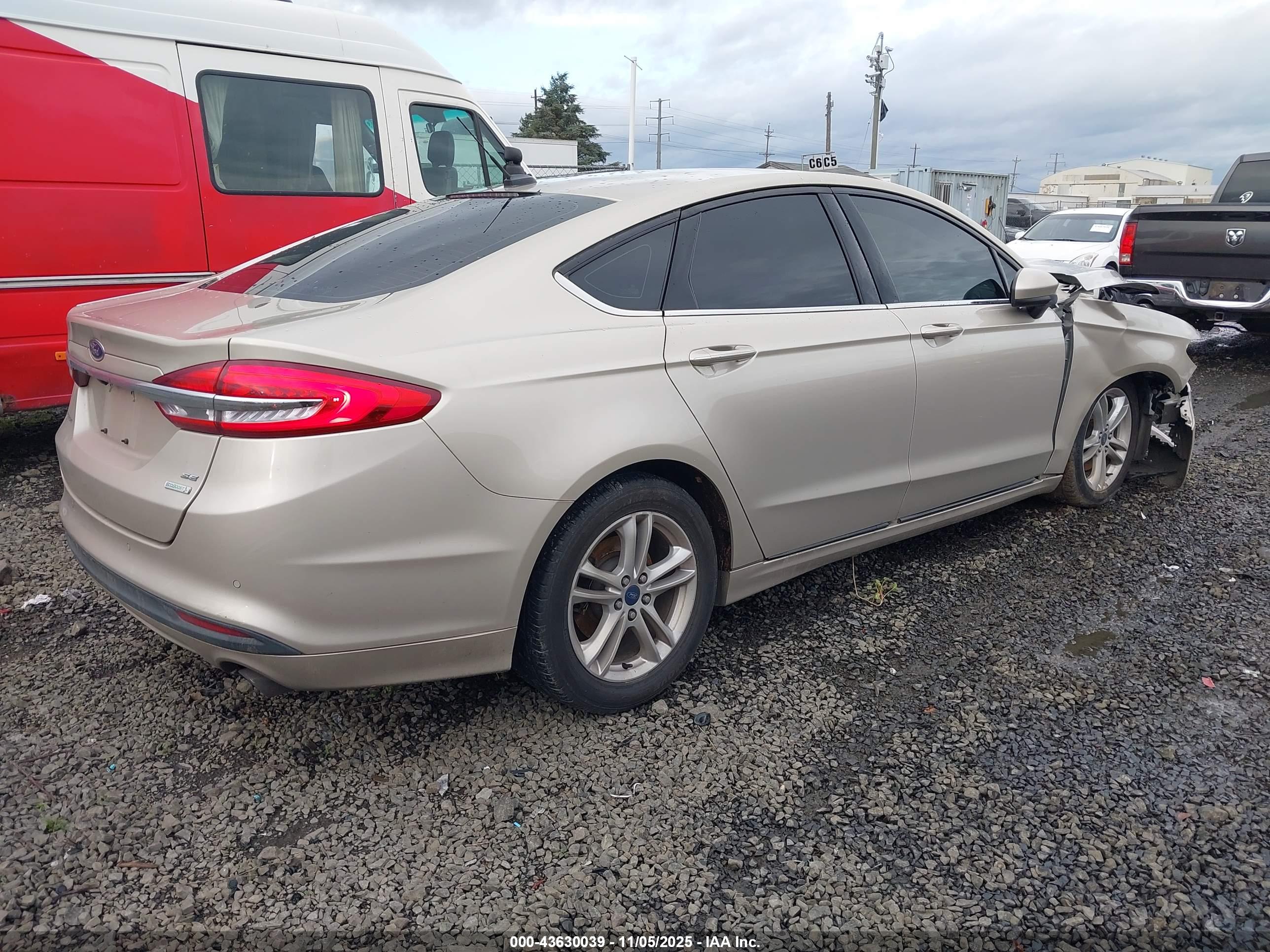FORD FUSION image 4